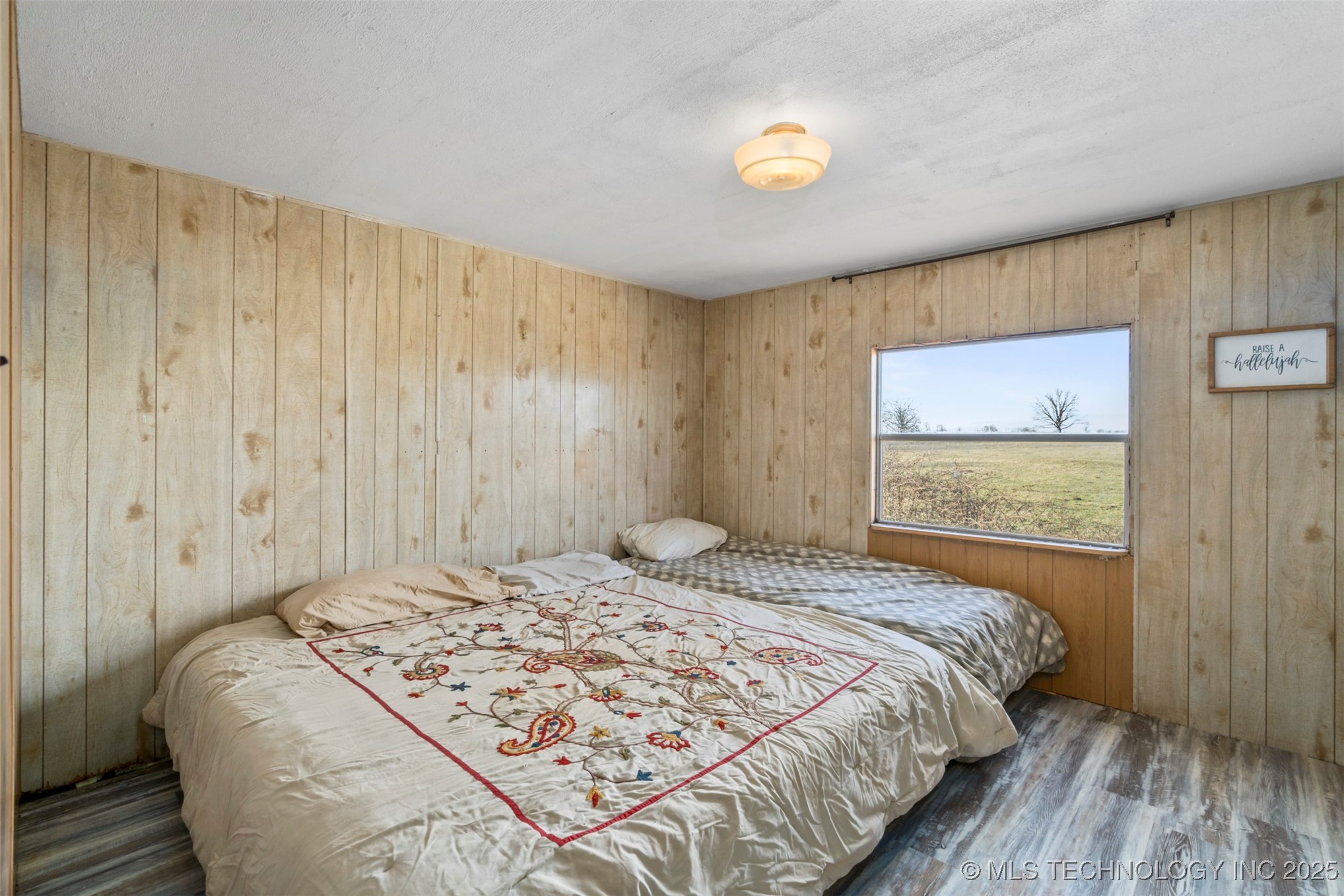 471675 Chewey Road Property Photo 56