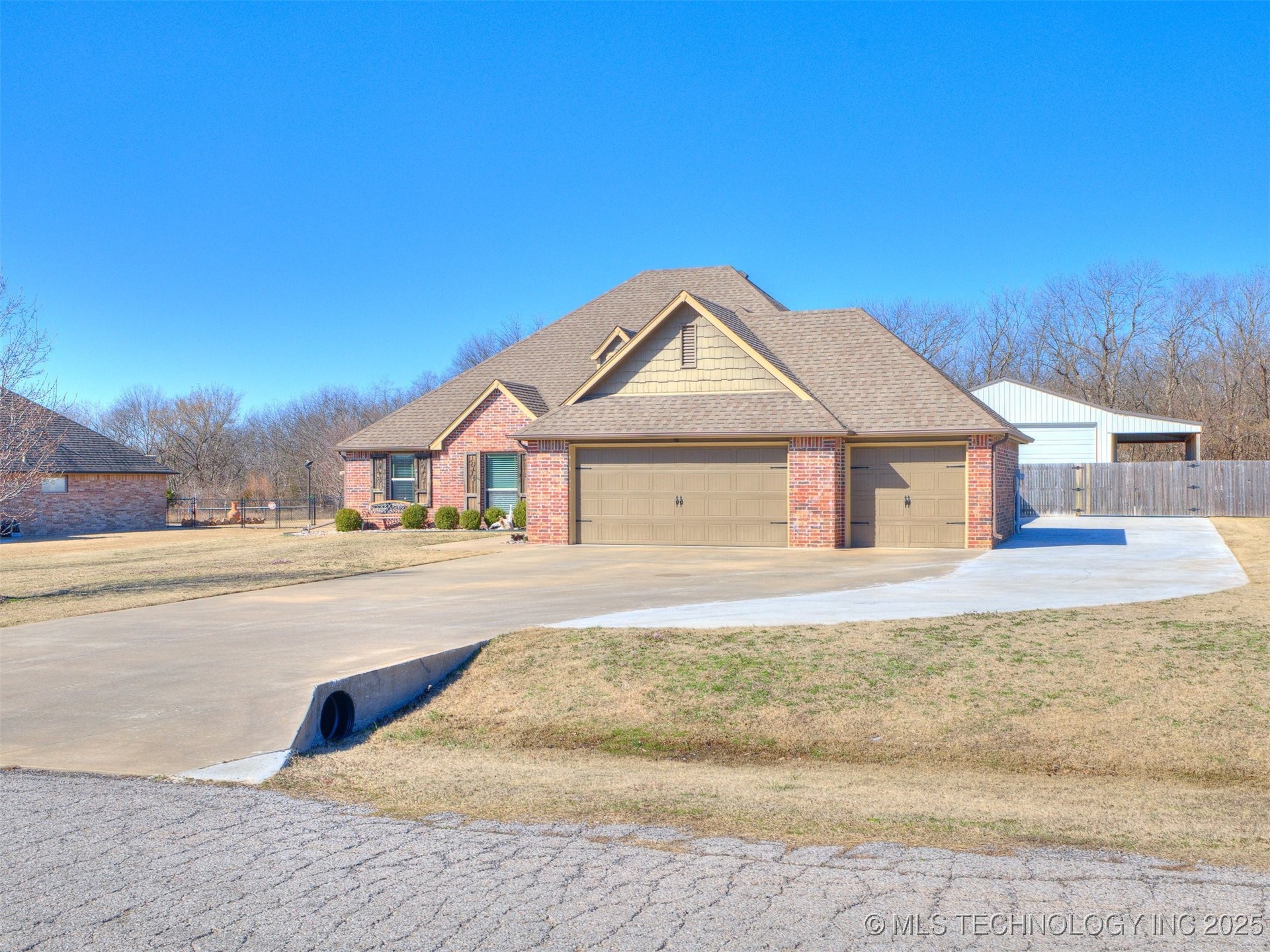 15446 Will Lane Property Photo