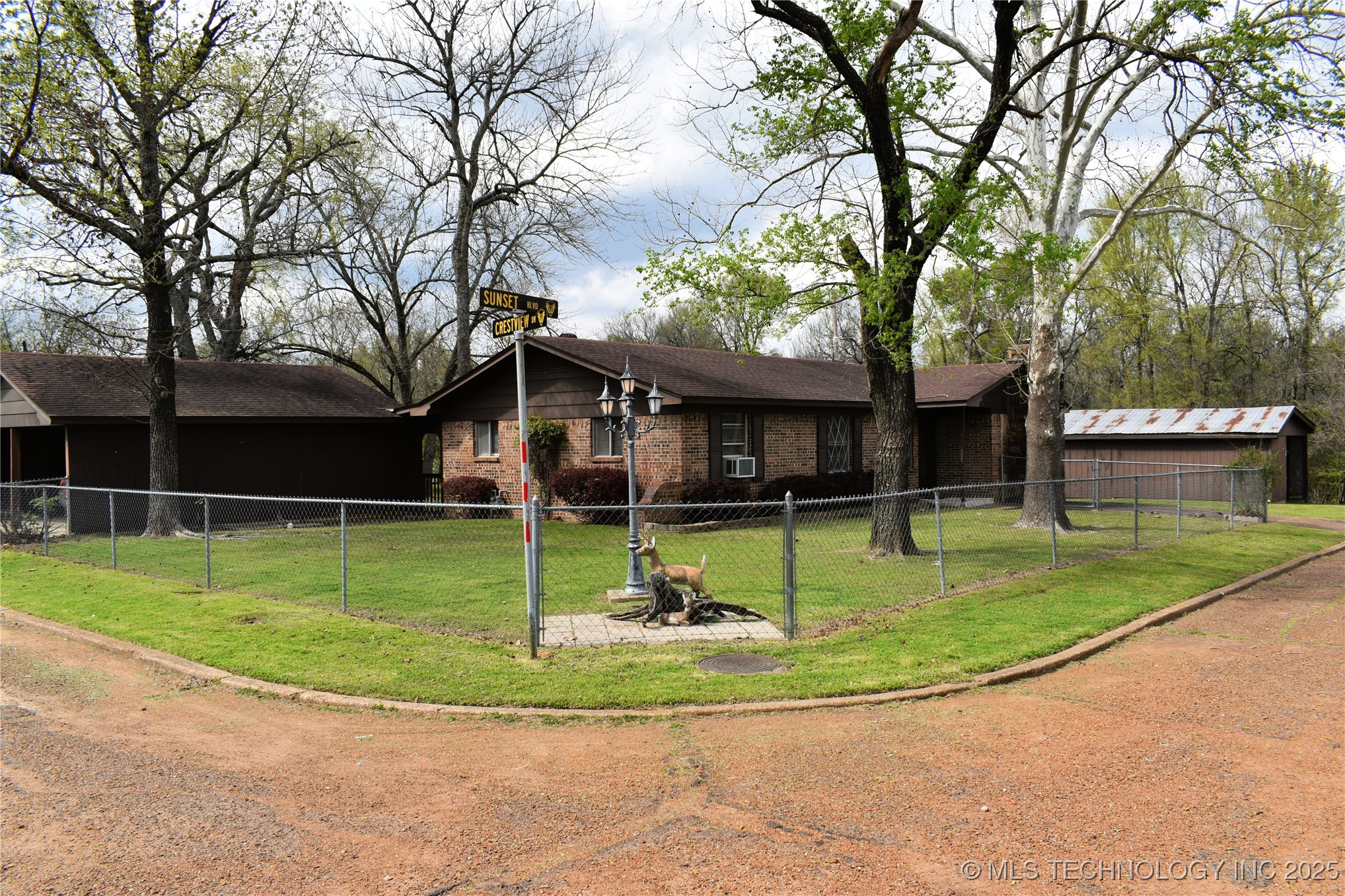 701 Sunset Boulevard Property Photo