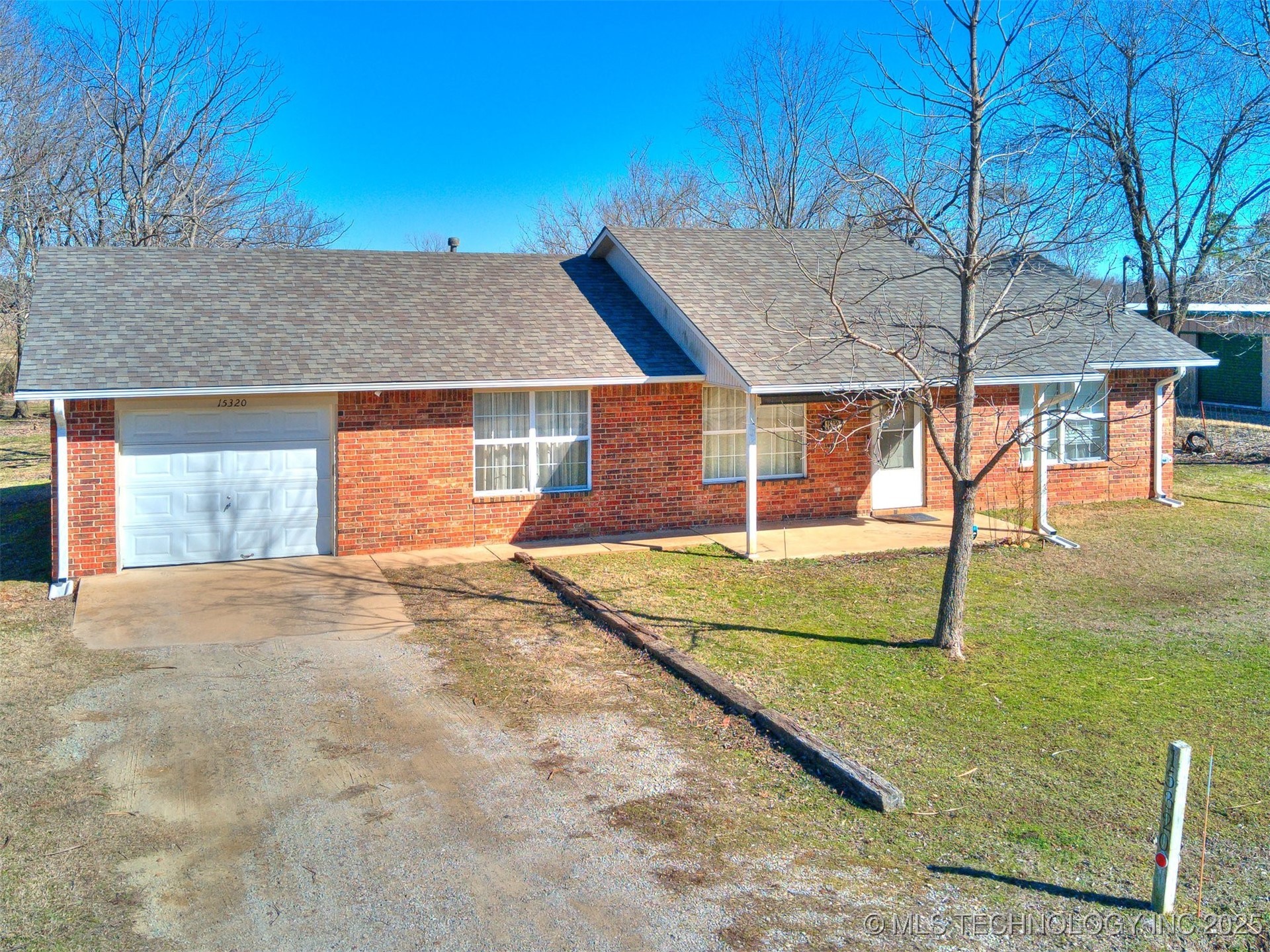 15320 N 247 Road Property Photo