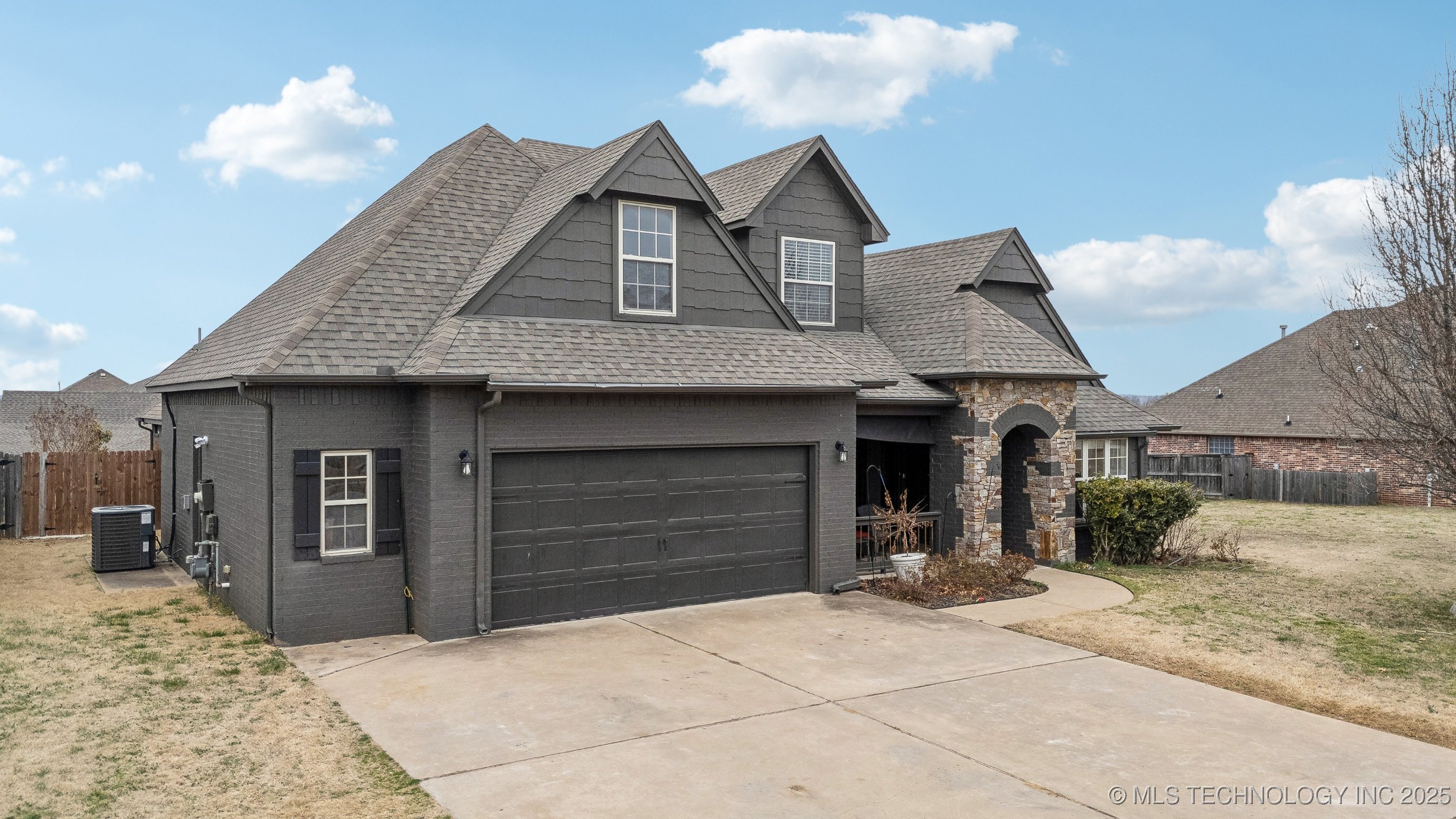 14550 S Urbana Court Property Photo 2