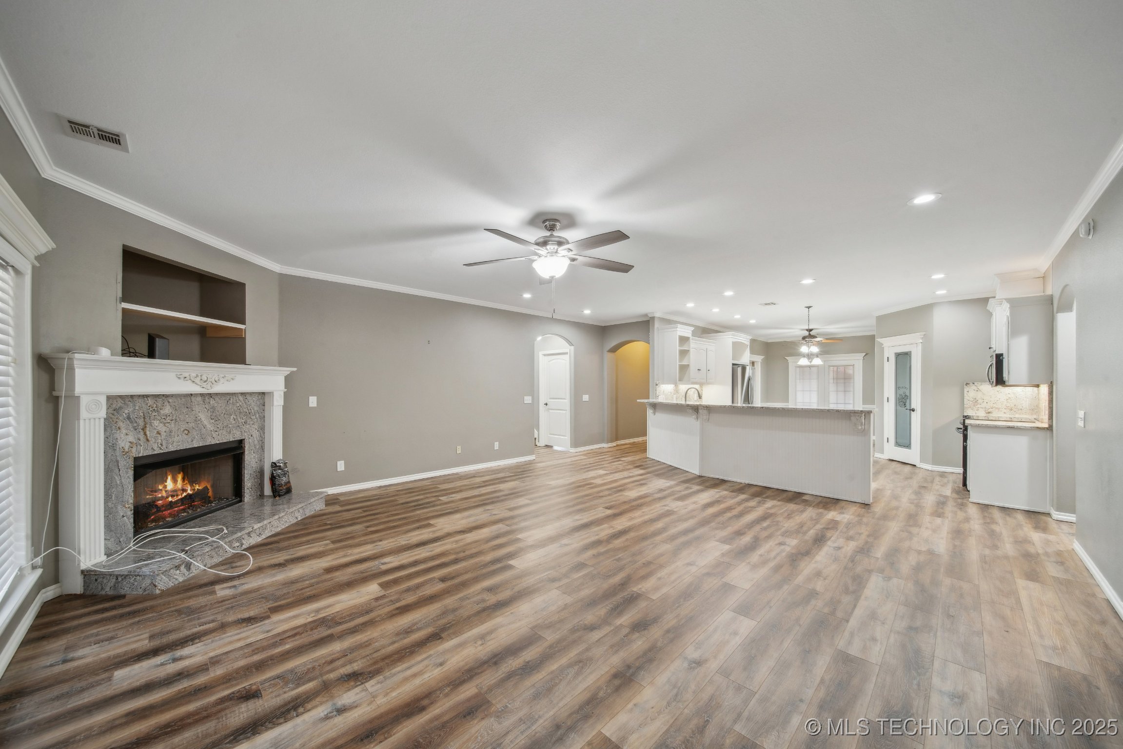 14550 S Urbana Court Property Photo 7