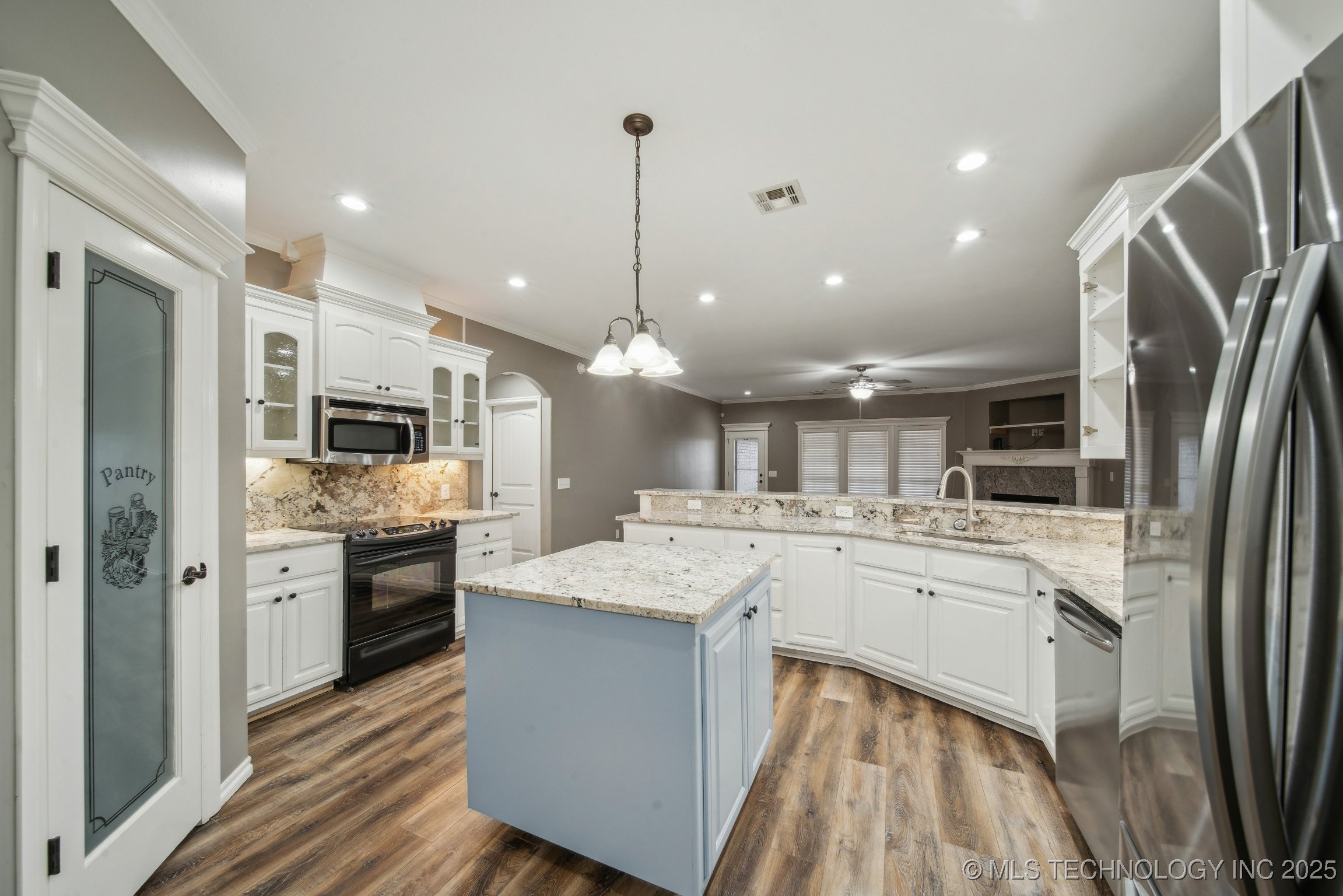 14550 S Urbana Court Property Photo 11