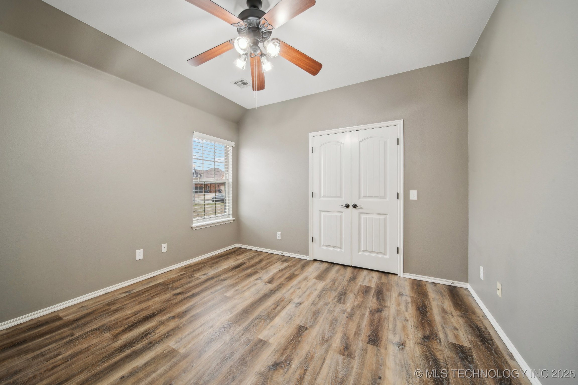 14550 S Urbana Court Property Photo 20