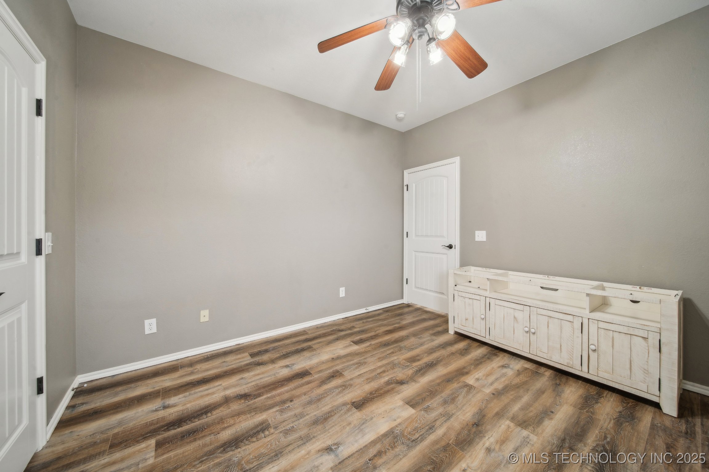 14550 S Urbana Court Property Photo 21
