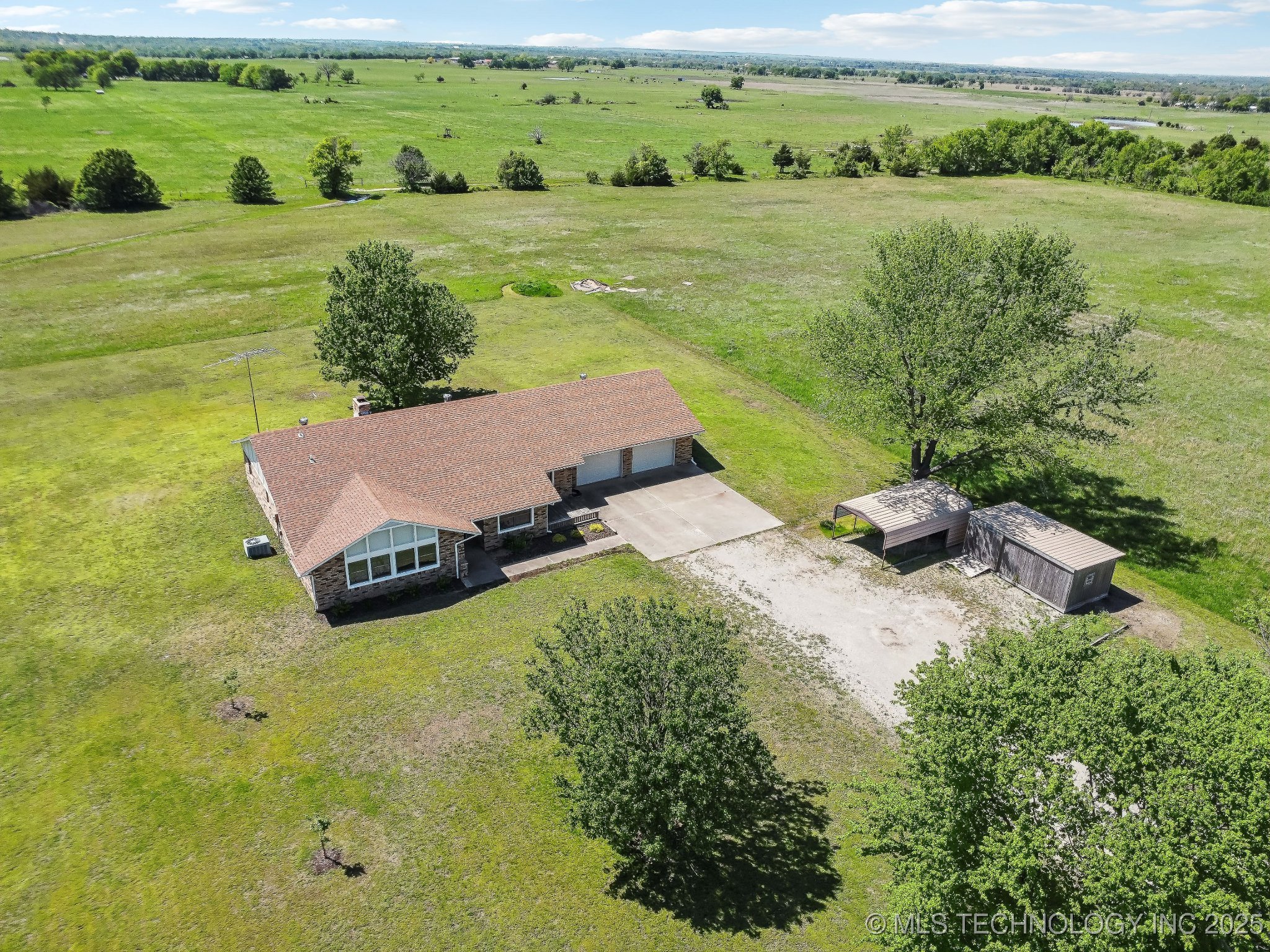 21623 NS 416 Road Property Photo 1