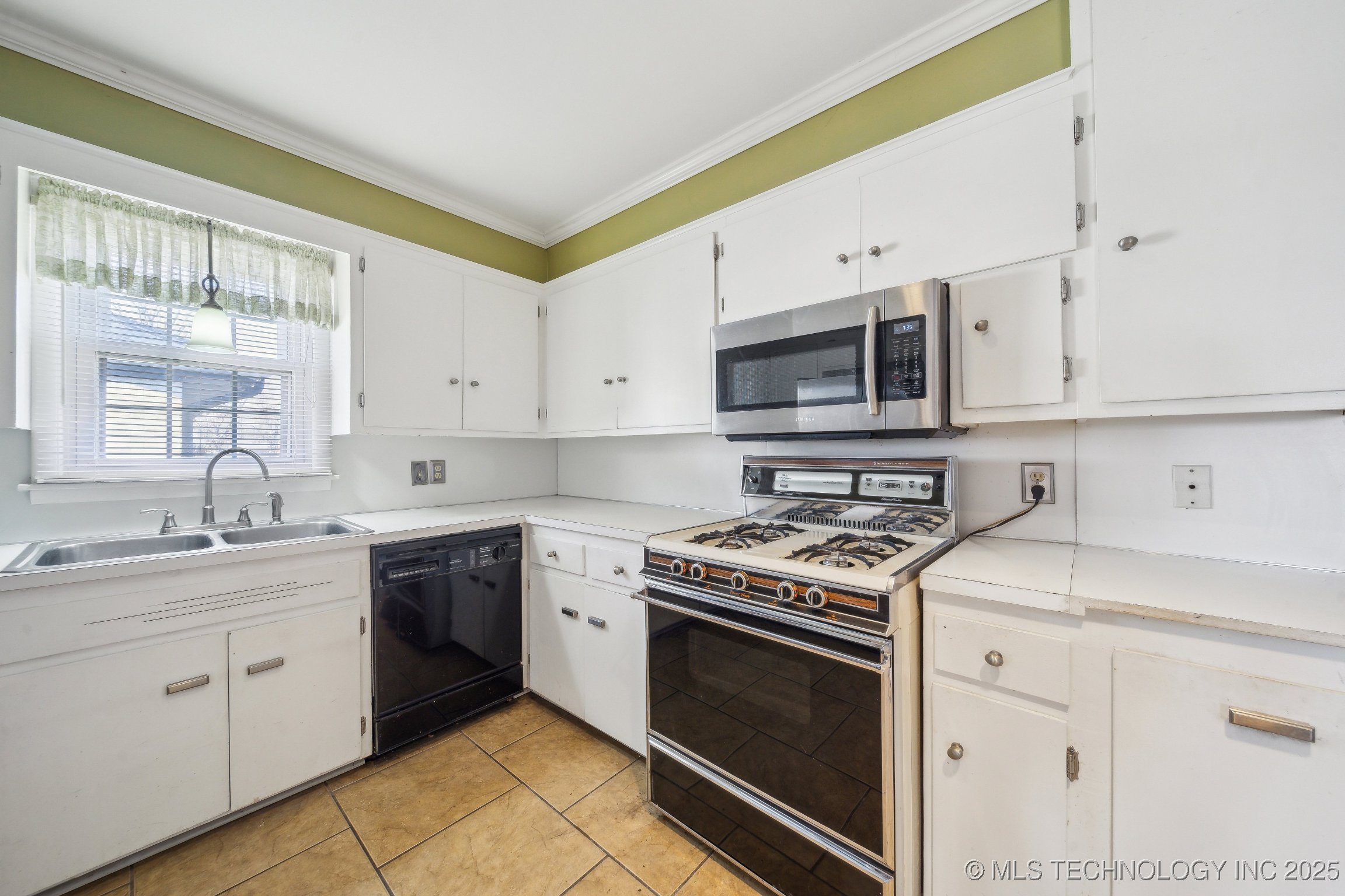 9179 E Latimer Place Property Photo 8