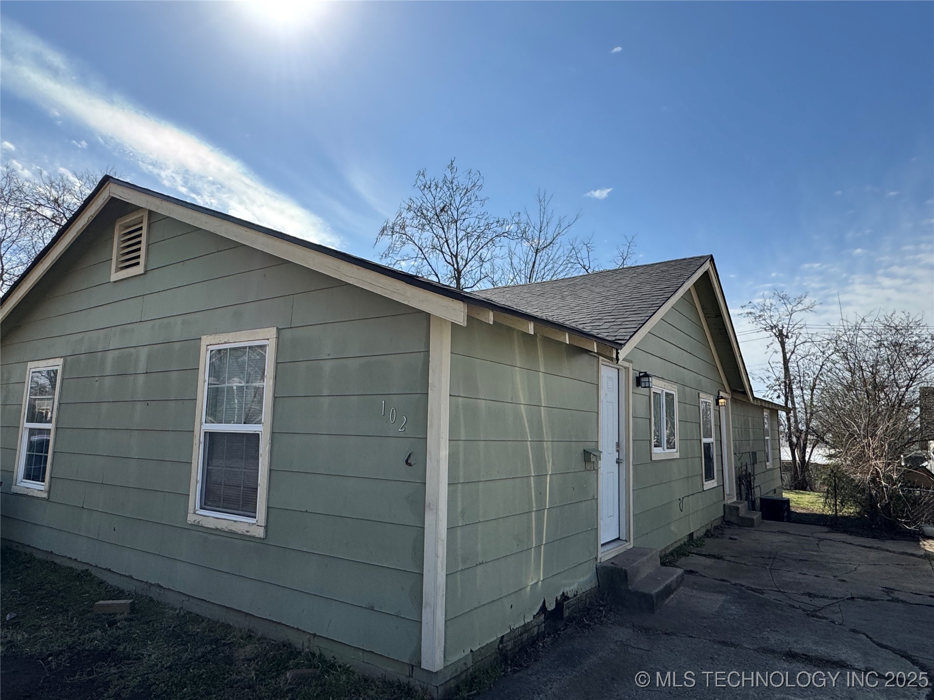 102 S Hickory Street S Property Photo