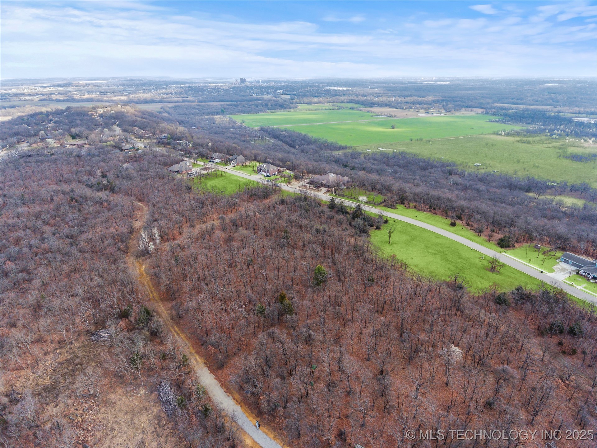 2711 Mountain Road Property Photo 6