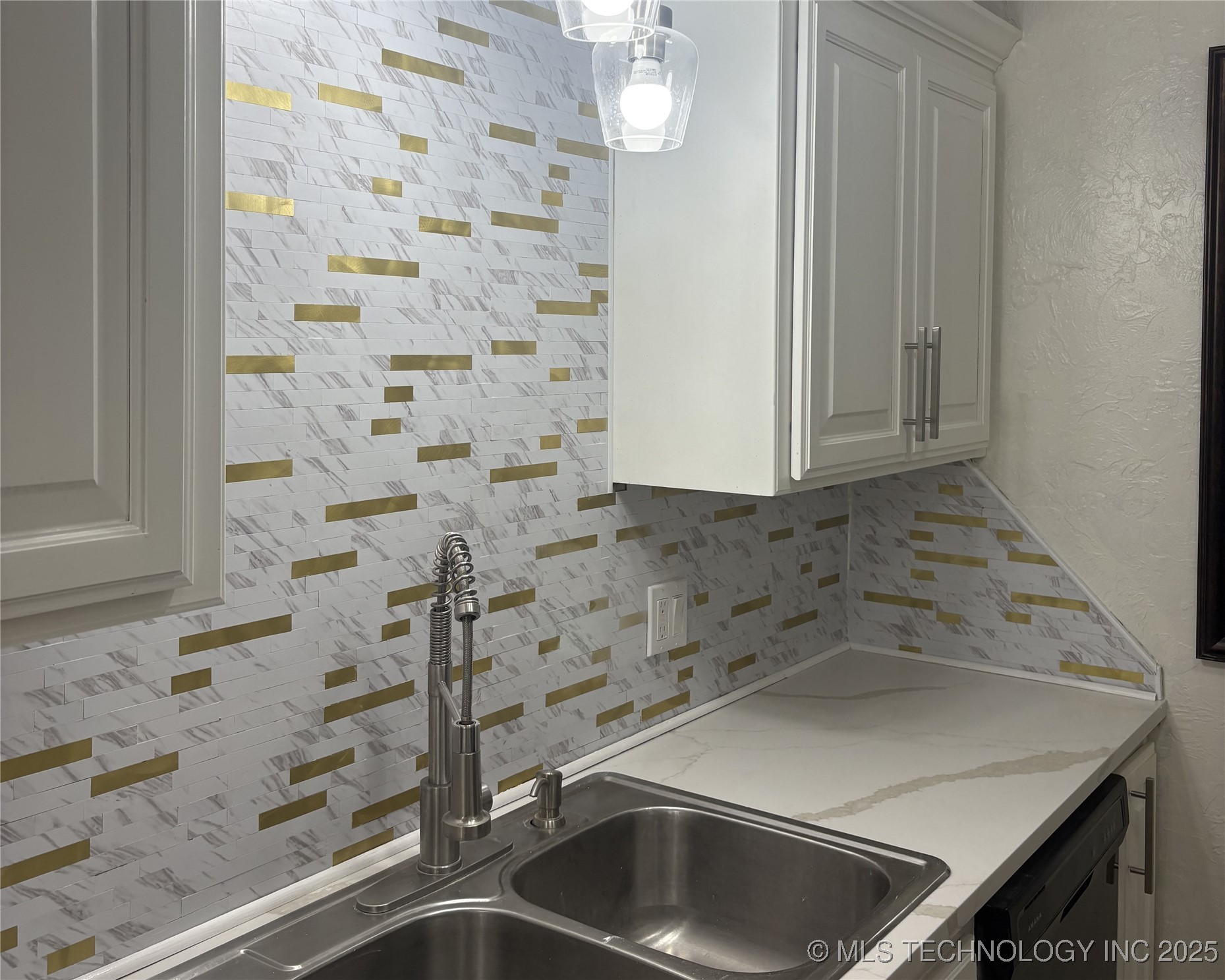 606 Holsey Property Photo 6