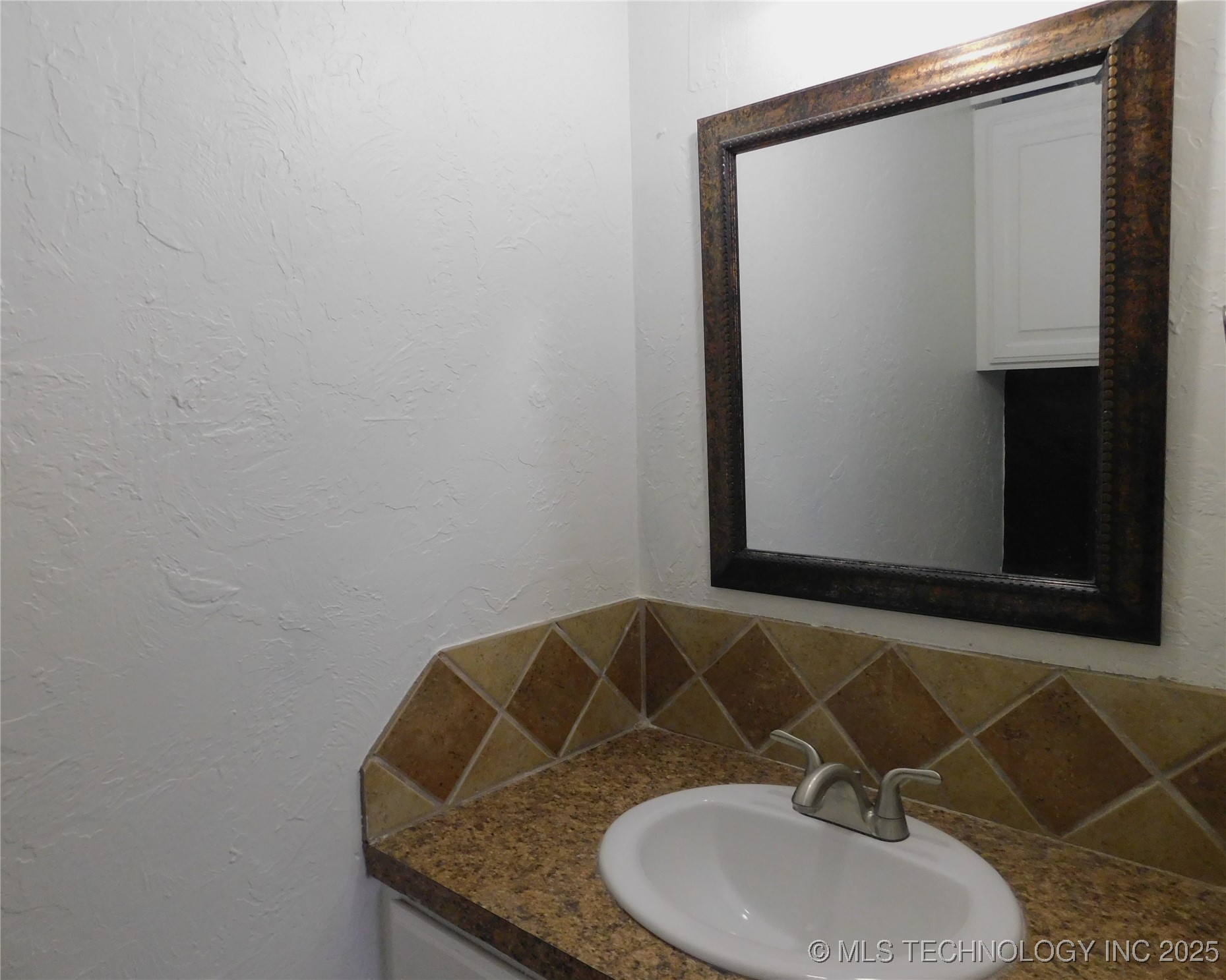 606 Holsey Property Photo 10