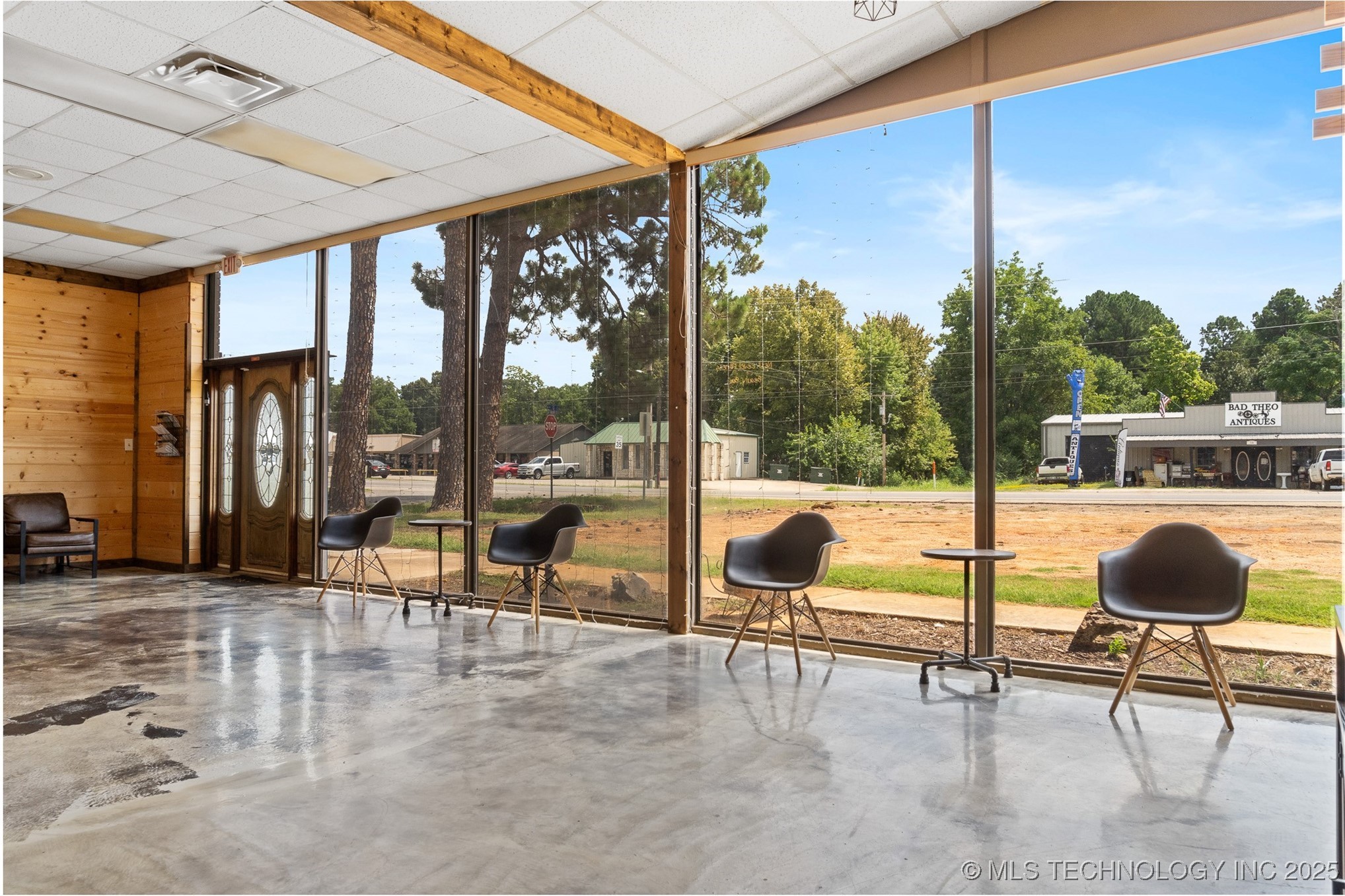 715 E Main Property Photo
