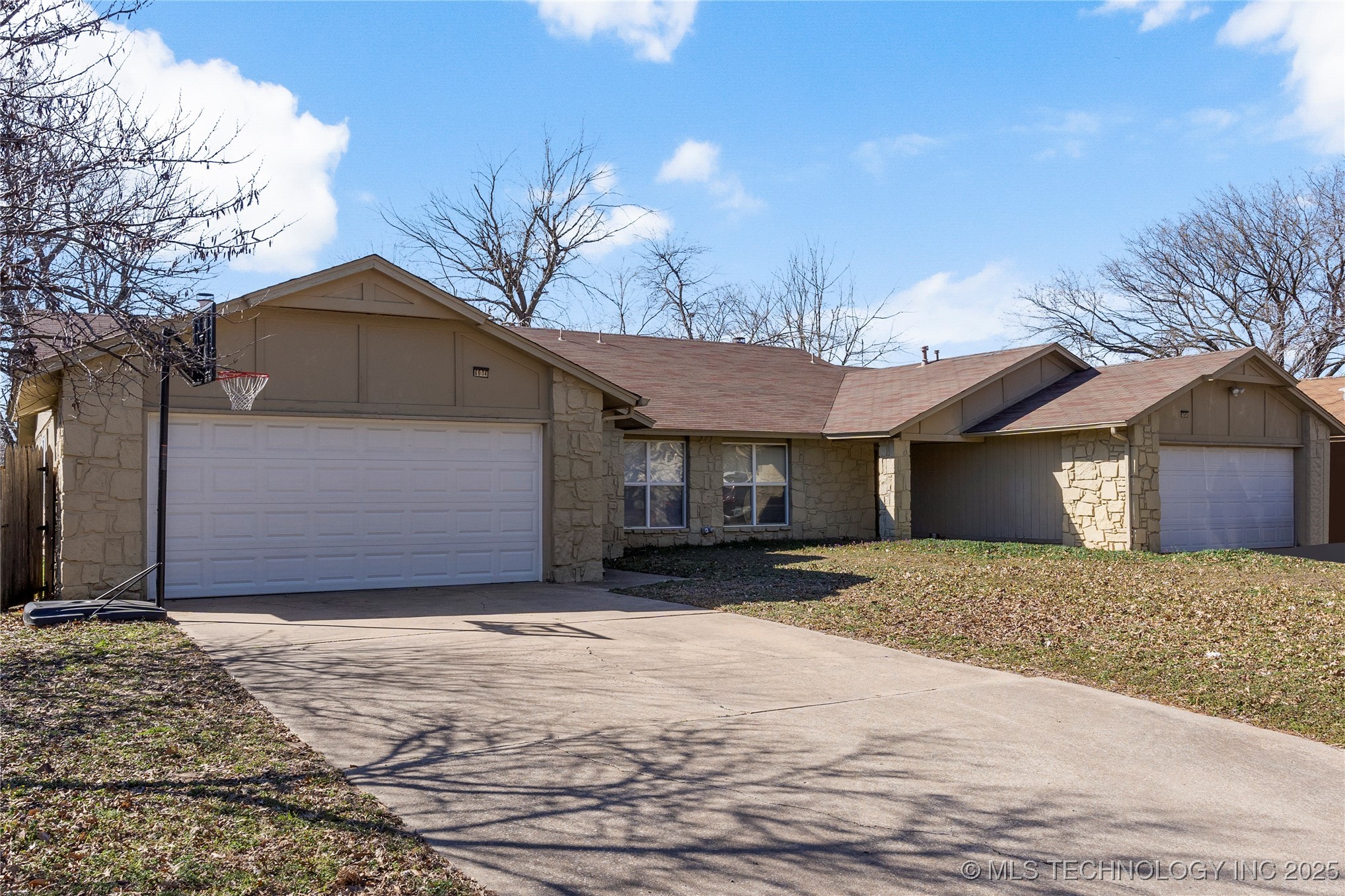 6632 S Utica Place Property Photo