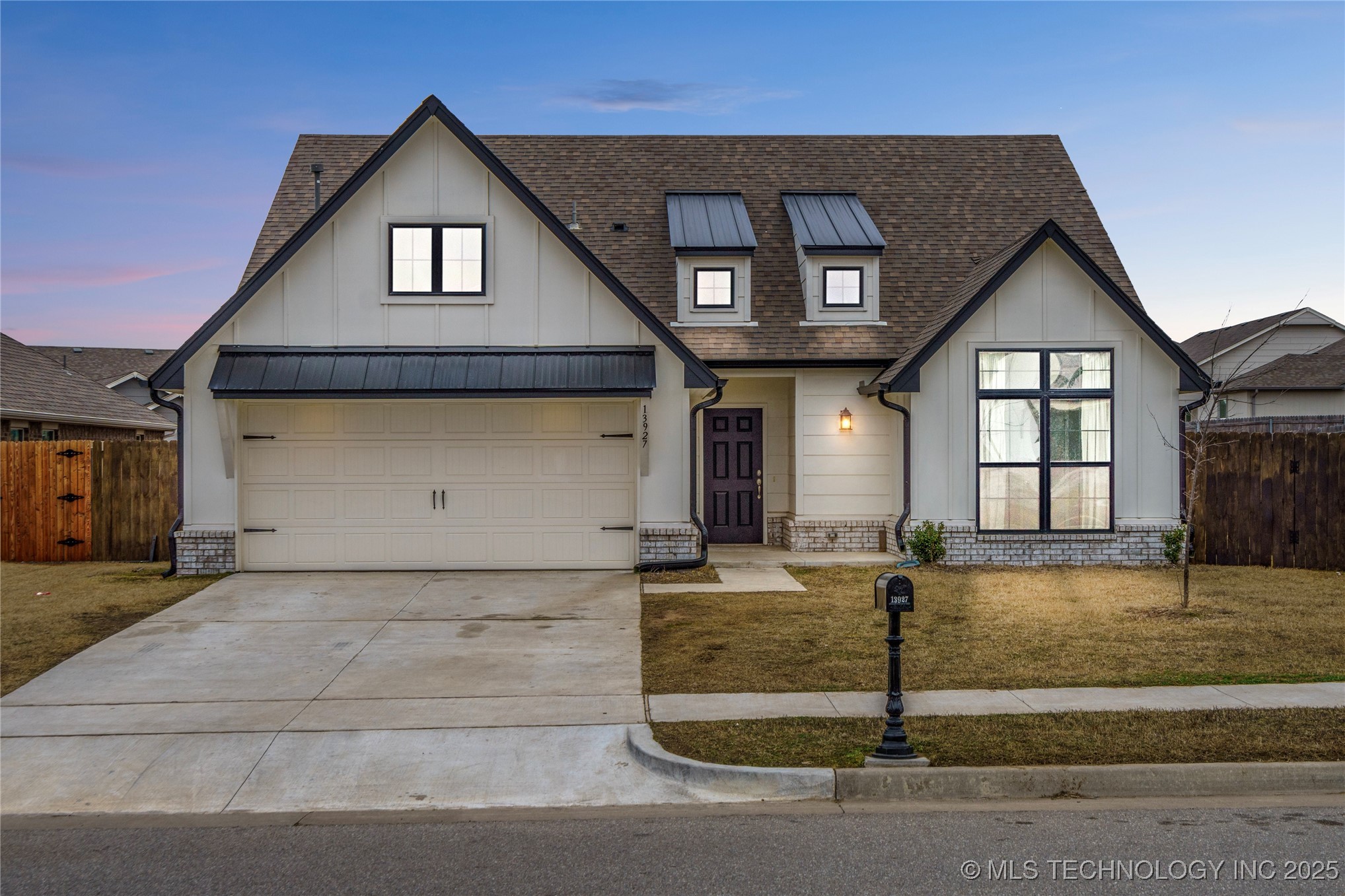 13927 S Iroquois Avenue Property Photo