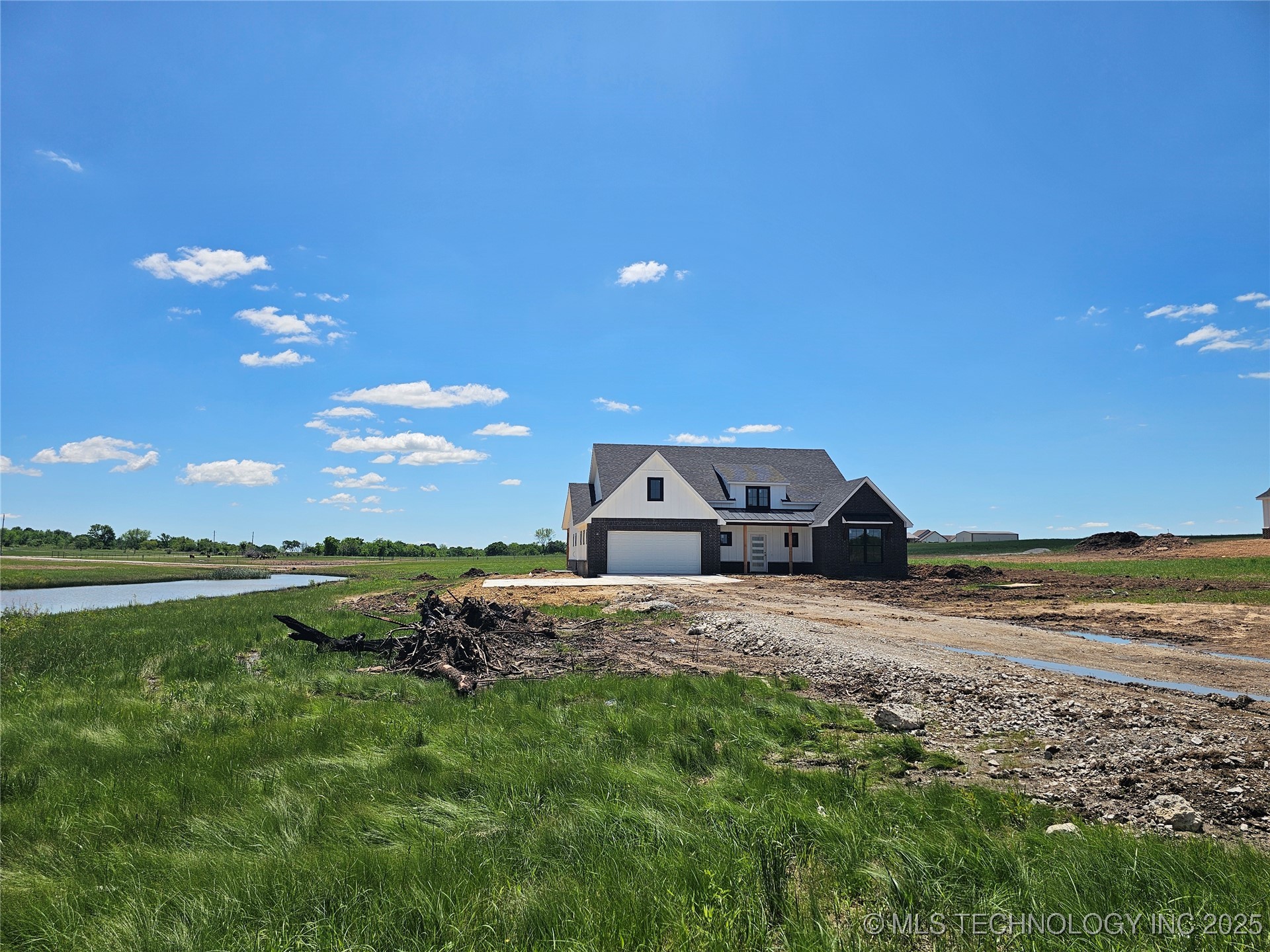 16950 E 520 Road Property Photo 1