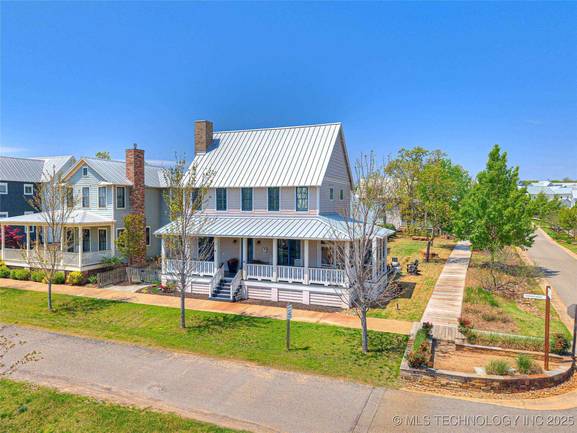 39 Boulevard Property Photo 1
