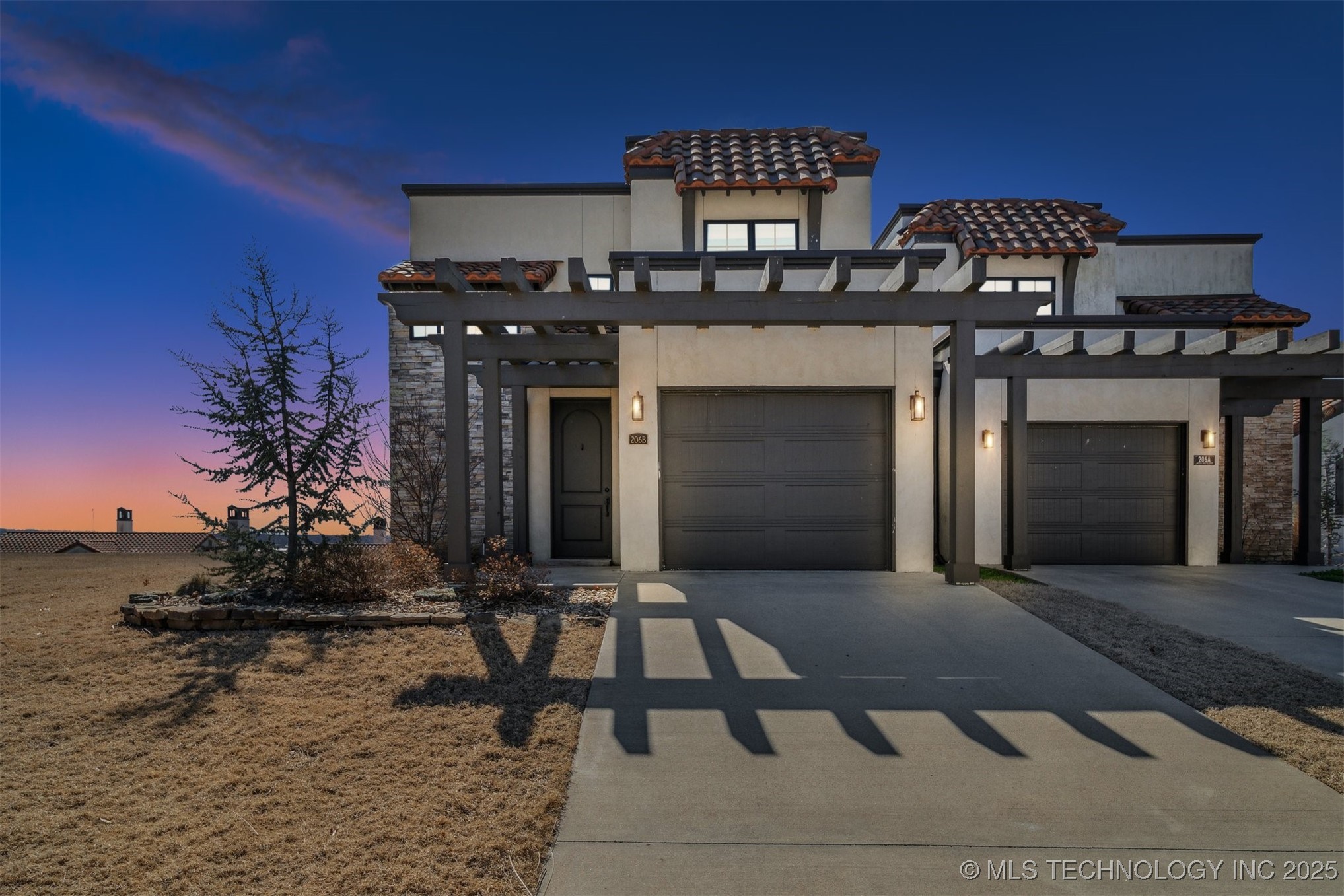 447300 Grottos Loop Property Photo
