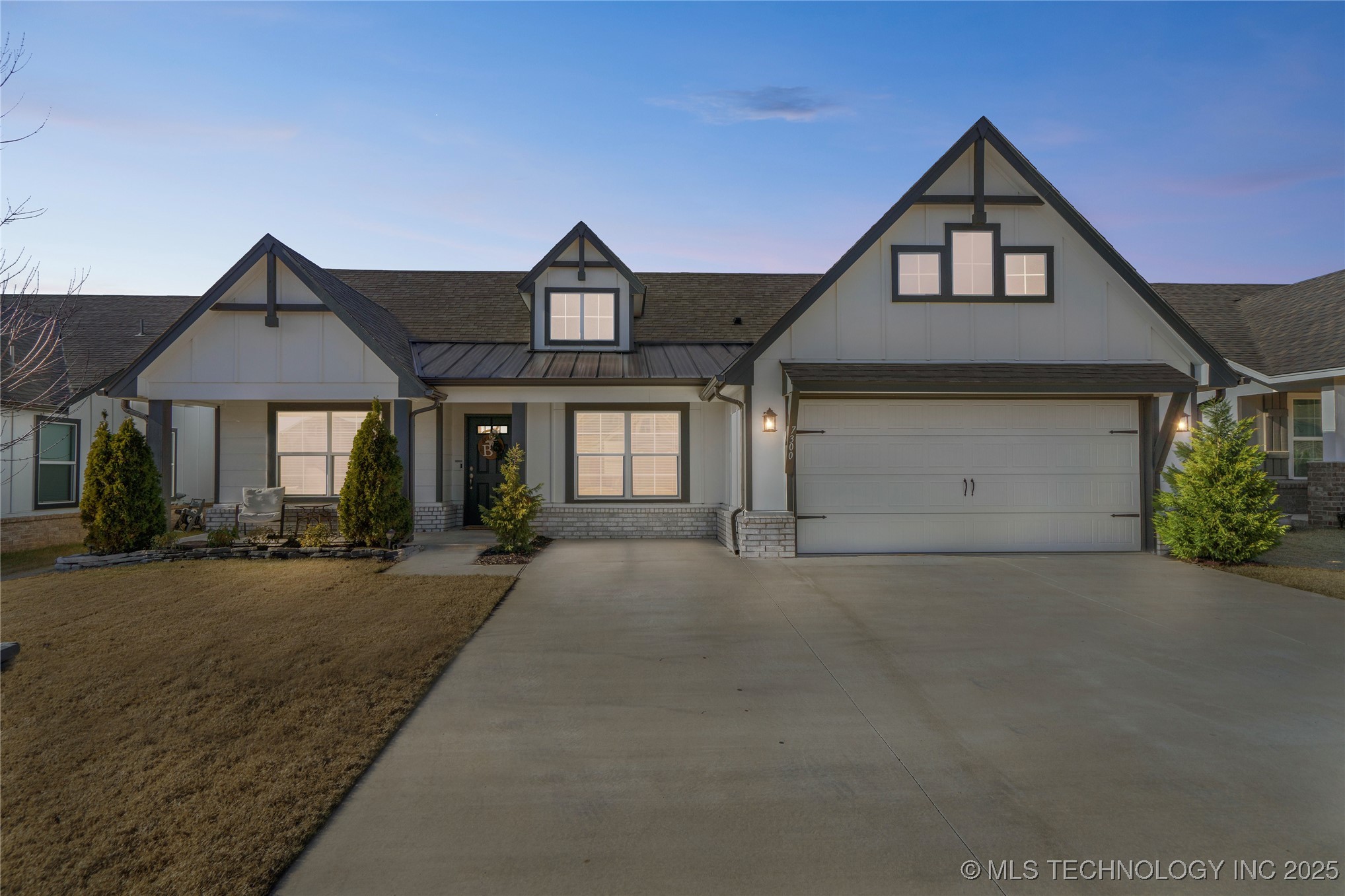 7300 S Hemlock Avenue Property Photo