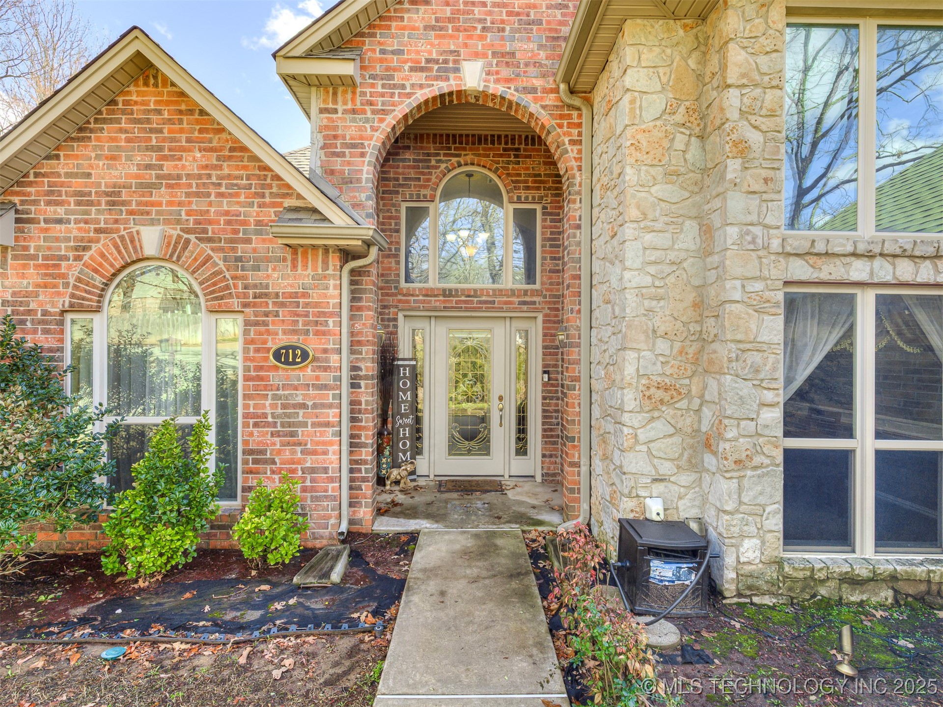 712 W Spring Lane Property Photo