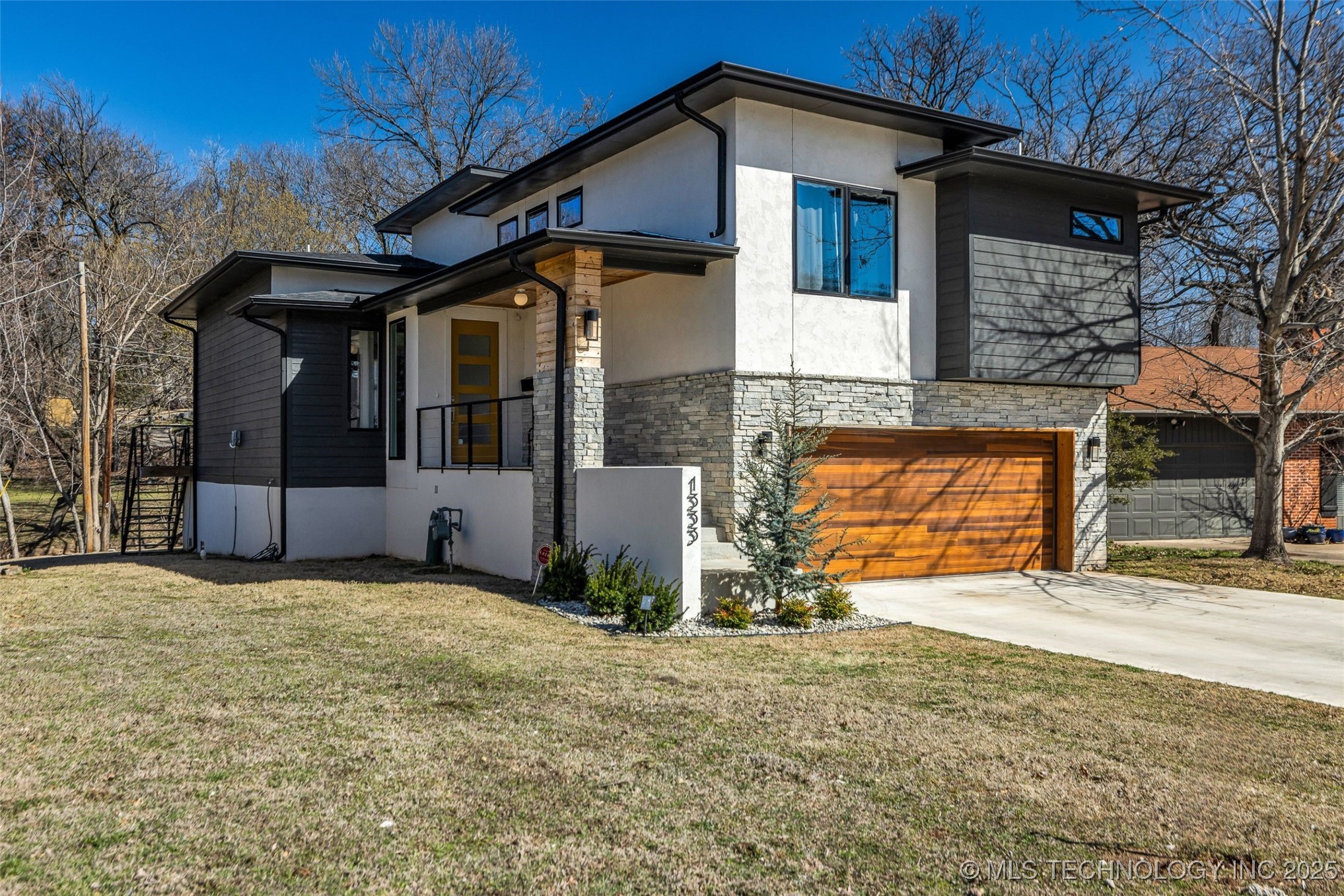 1333 E 32nd Place Property Photo