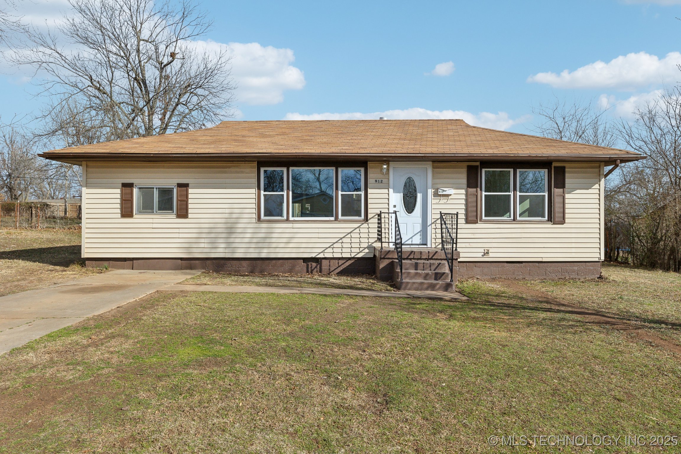 912 E 5th Street Property Photo