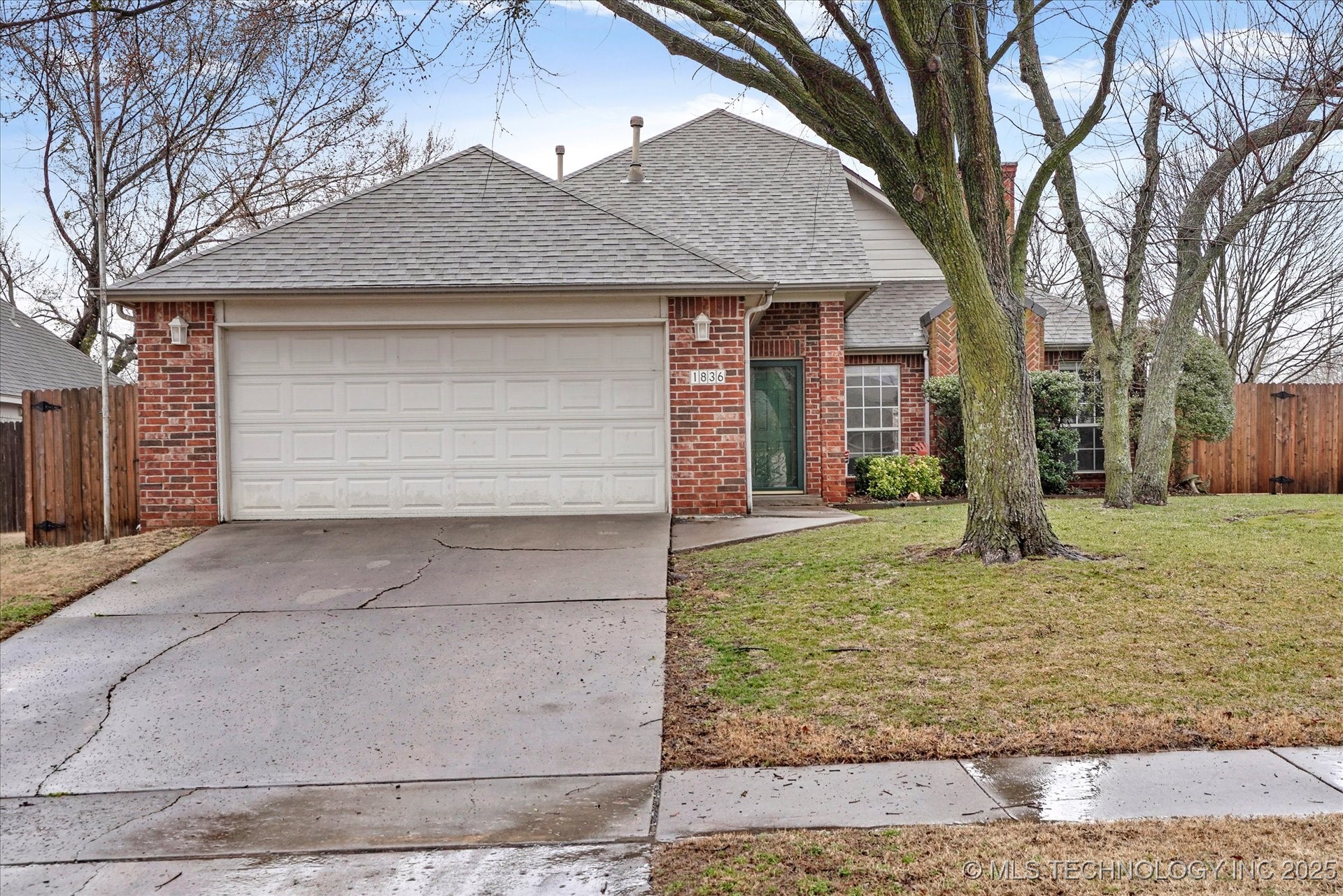 1836 S Maple Avenue Property Photo
