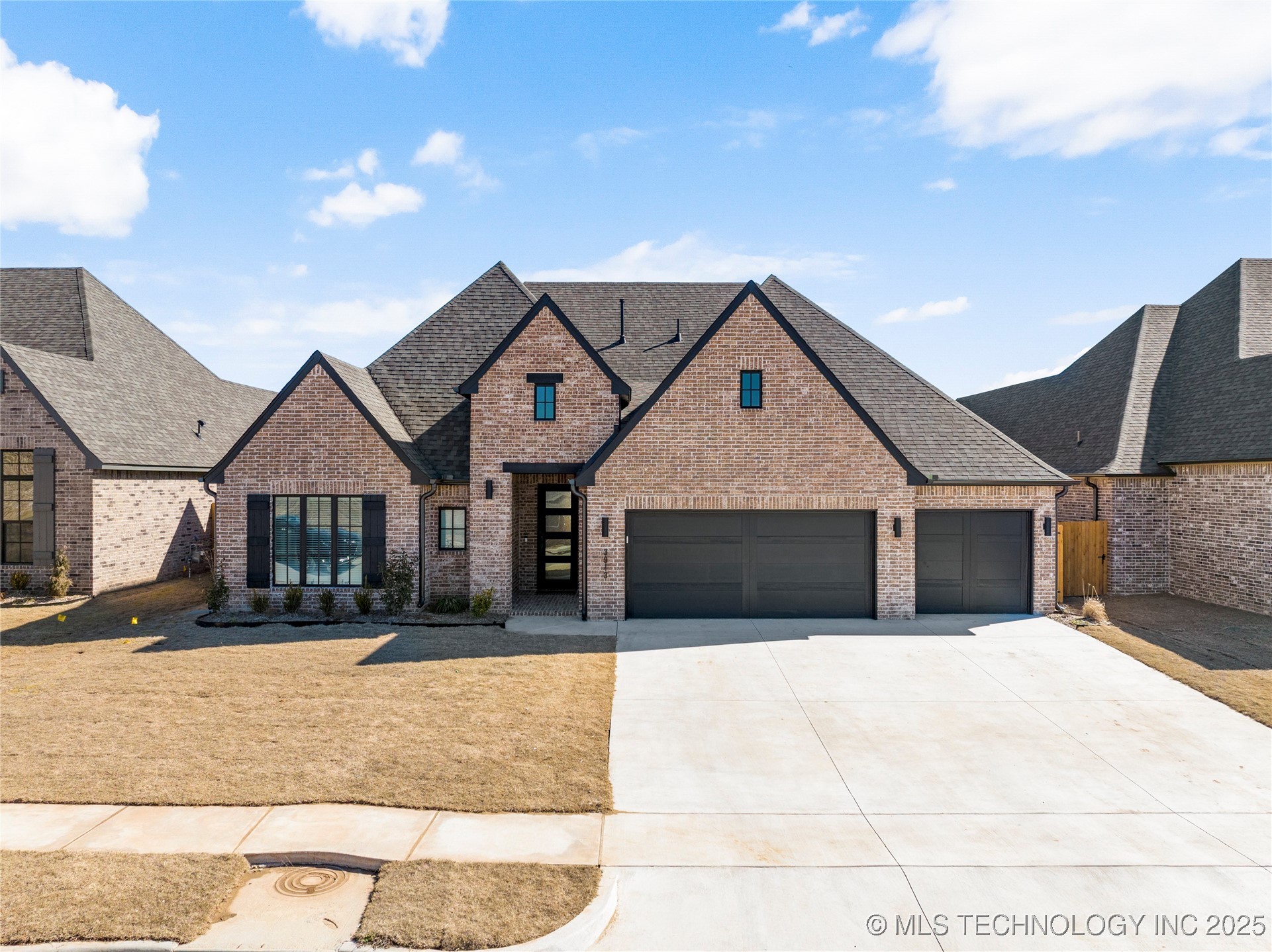 3913 S Gardenia Avenue Property Photo