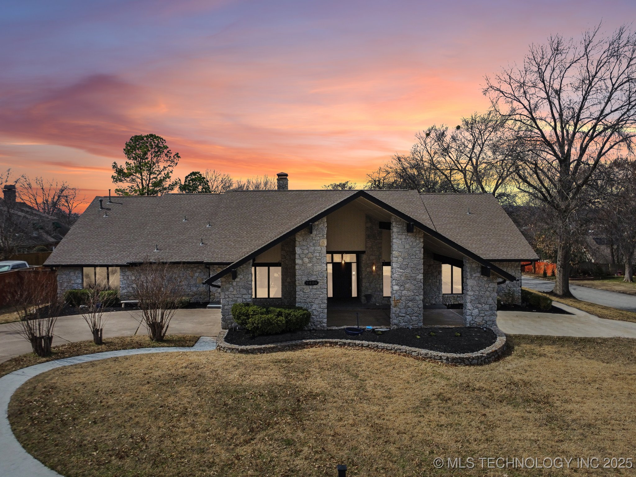 7404 S Birmingham Court Property Photo