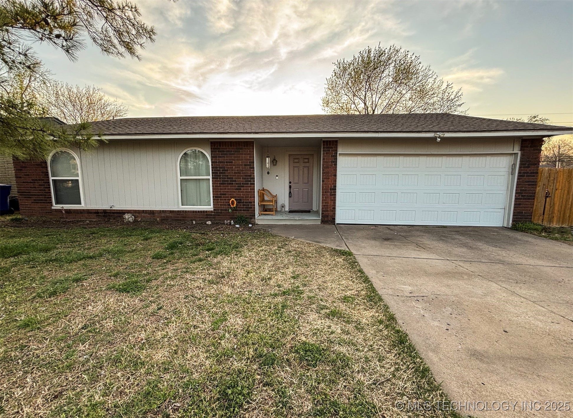 4300 S Elm Avenue Property Photo