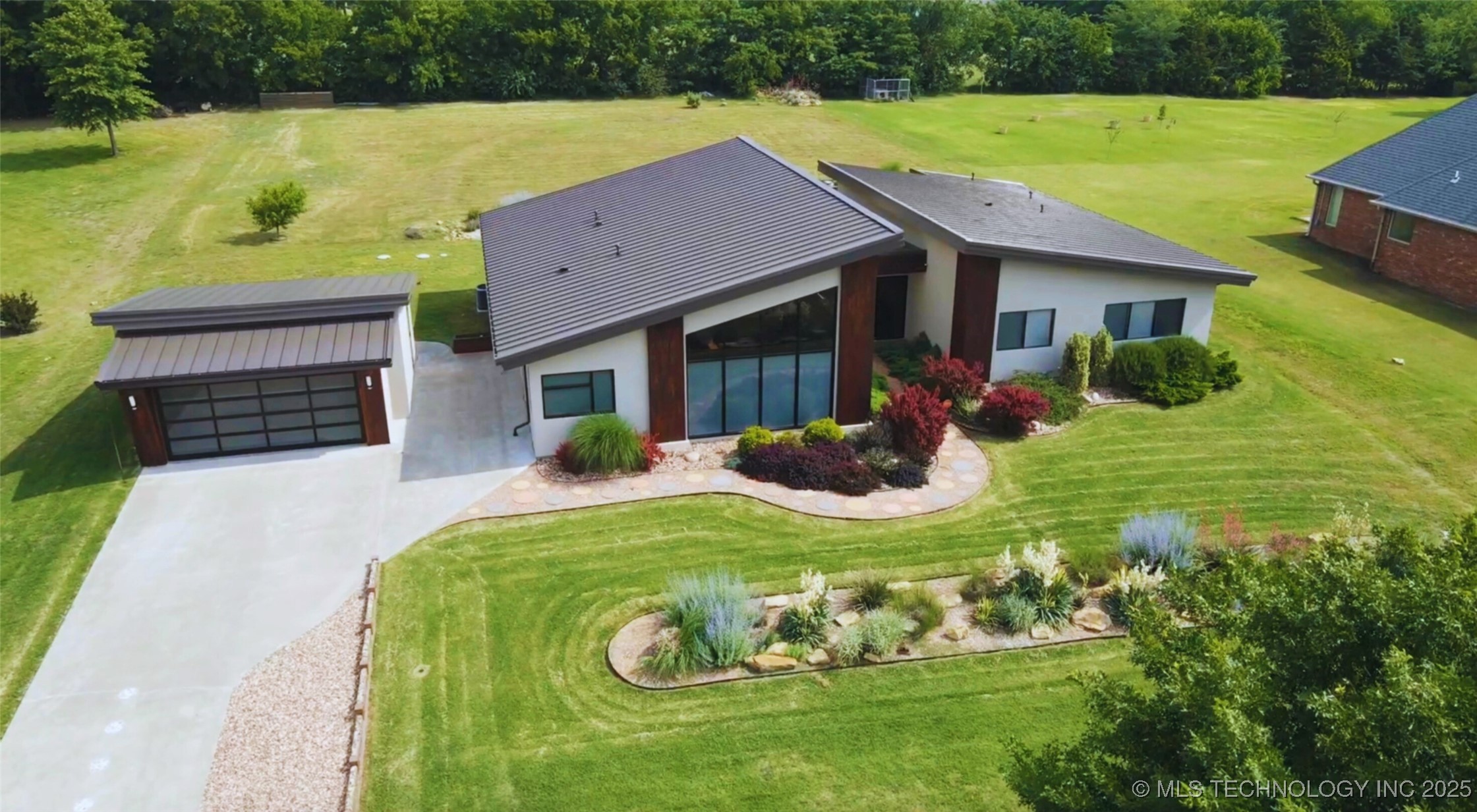 4101 Rolling Hills Property Photo