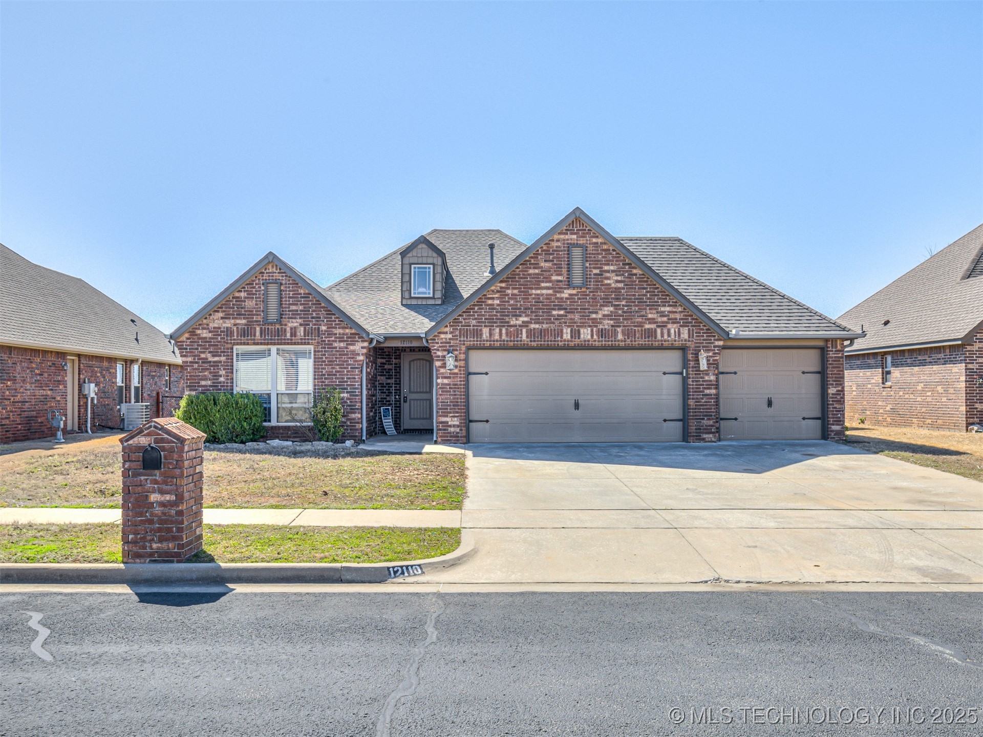 12110 E 69th Street N Property Photo 1