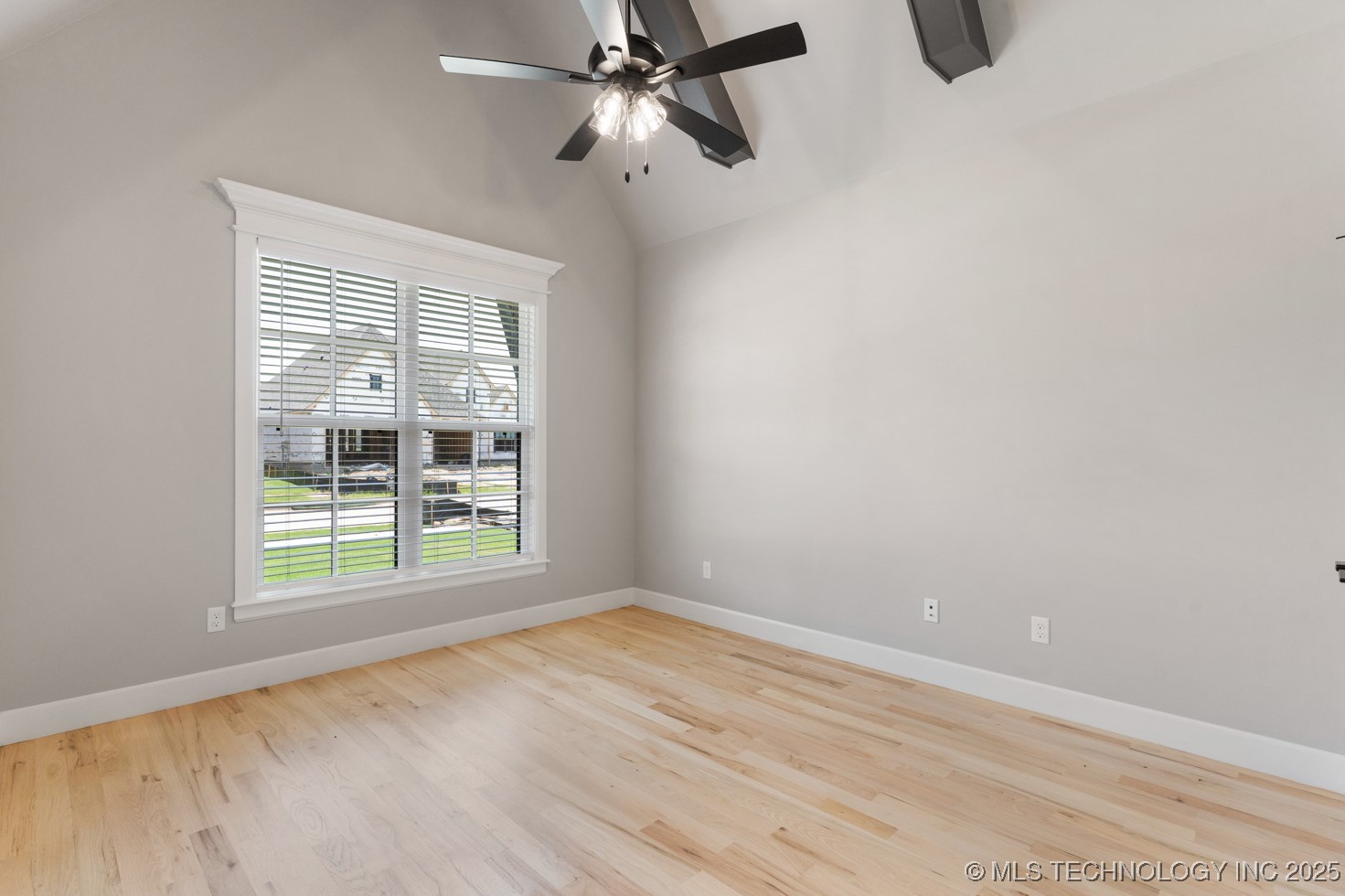 687 E 148th Place S Property Photo 5