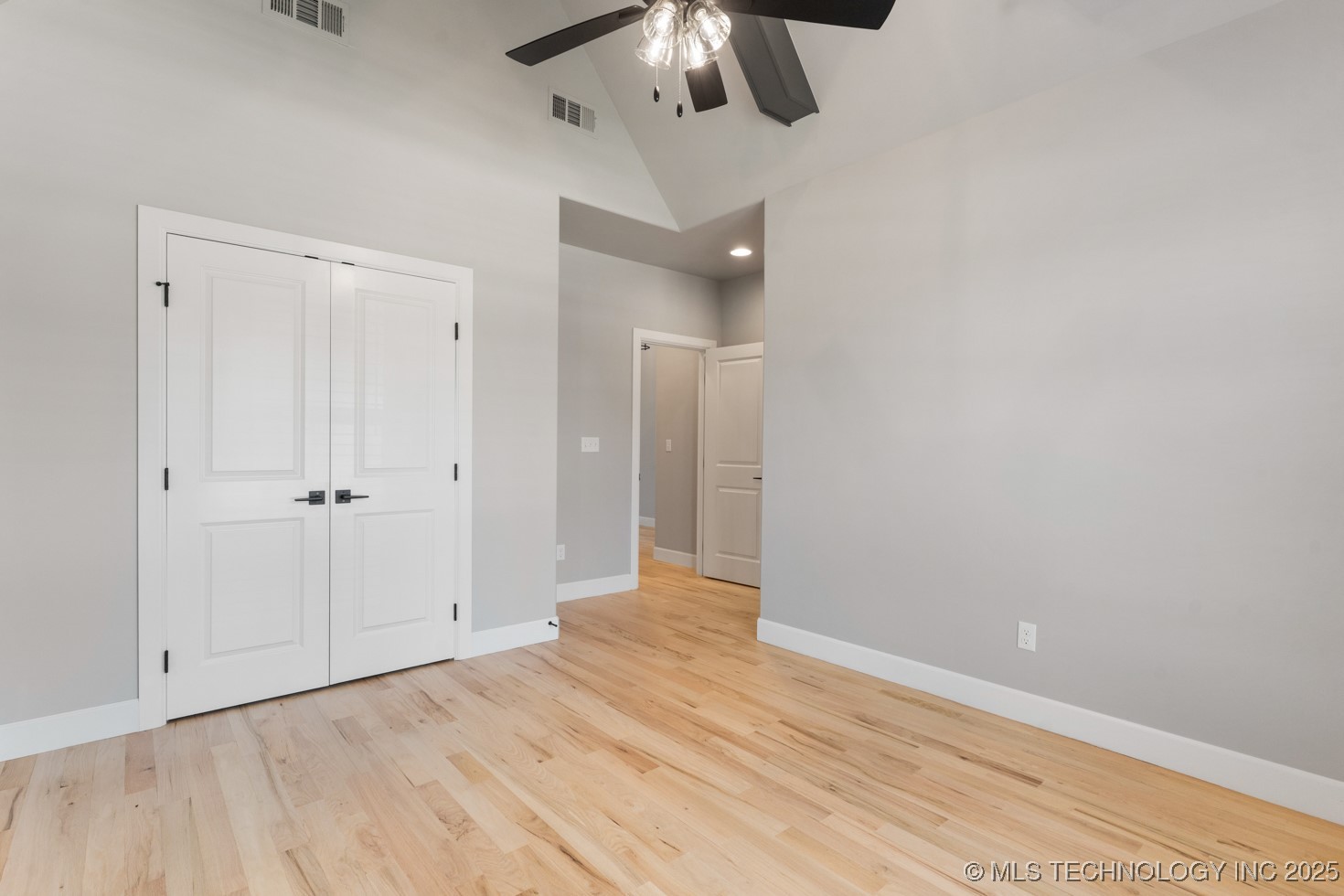 687 E 148th Place S Property Photo 6