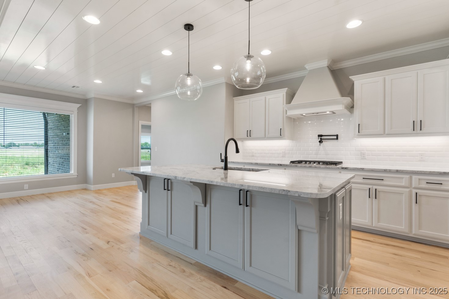 687 E 148th Place S Property Photo 17