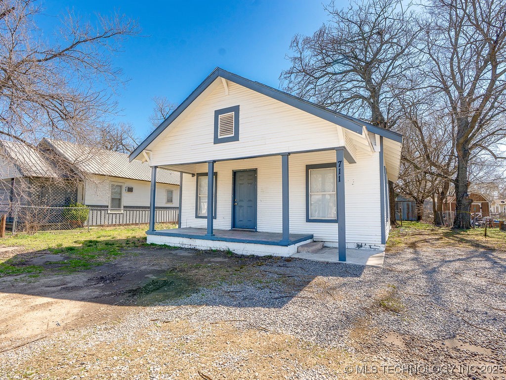 711 W 8th Property Photo