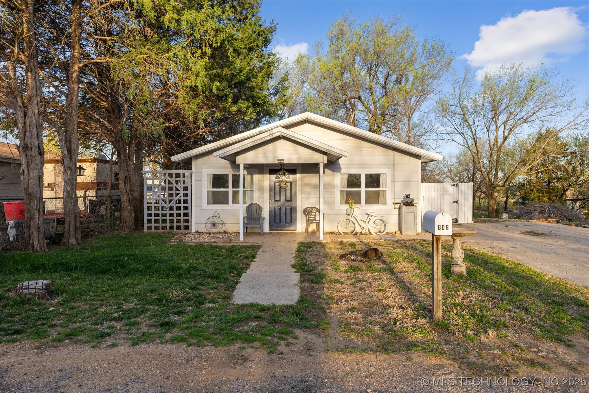 808 N Division Street Property Photo