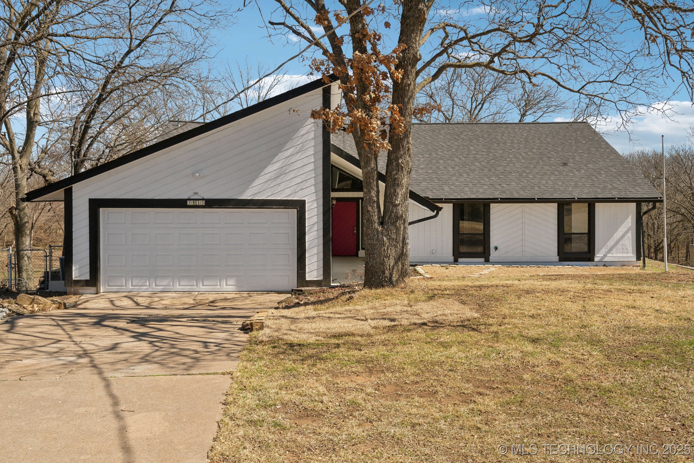 9435 S 33rd West Avenue Property Photo