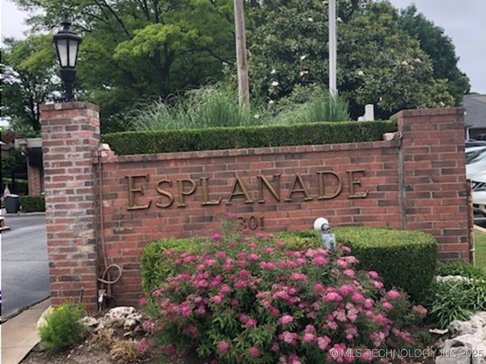 Esplanade Condos Patio Square Real Estate Listings Main Image