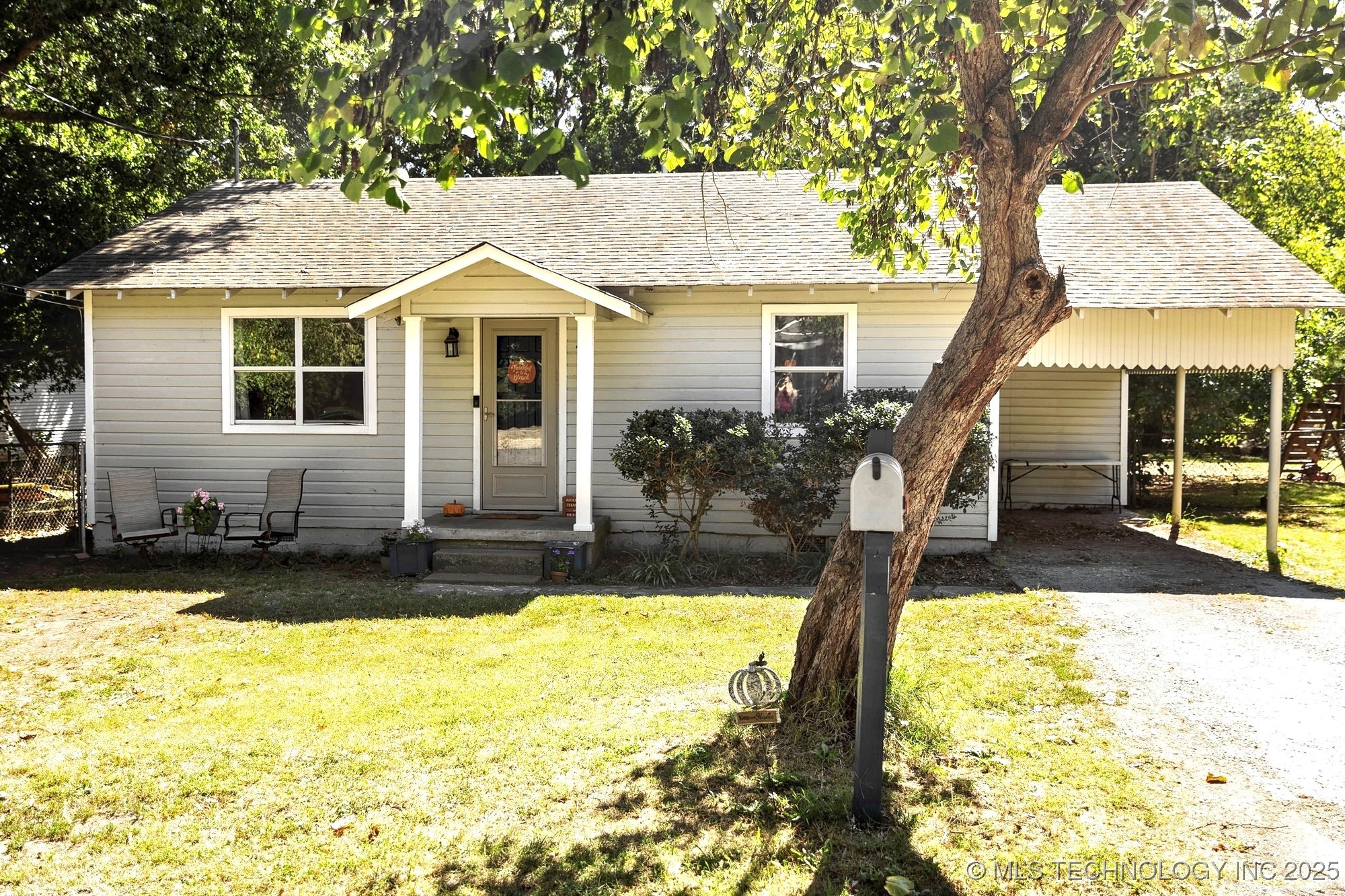 401 S Parker Street Property Photo 1