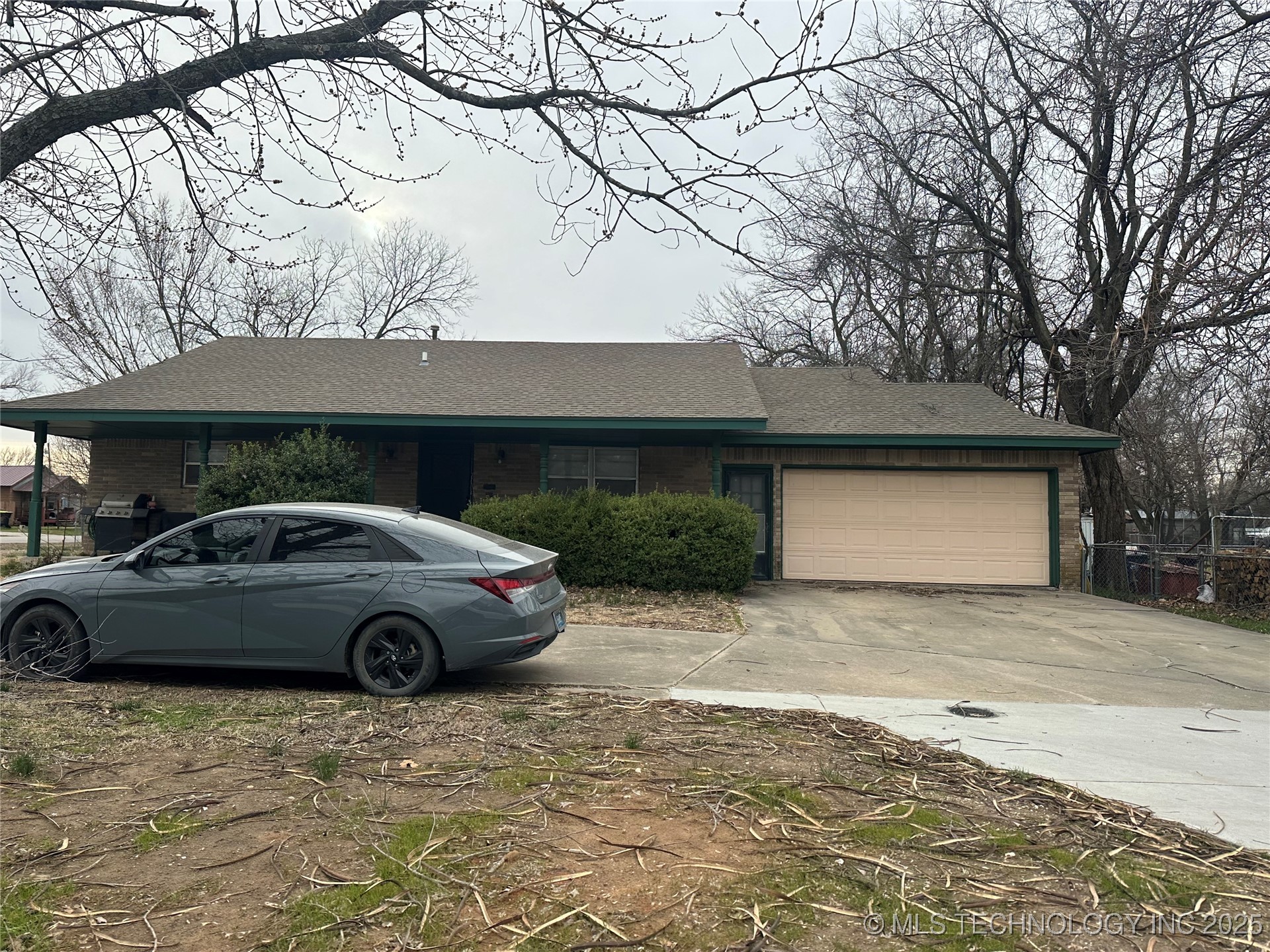 901 N Oak Property Photo