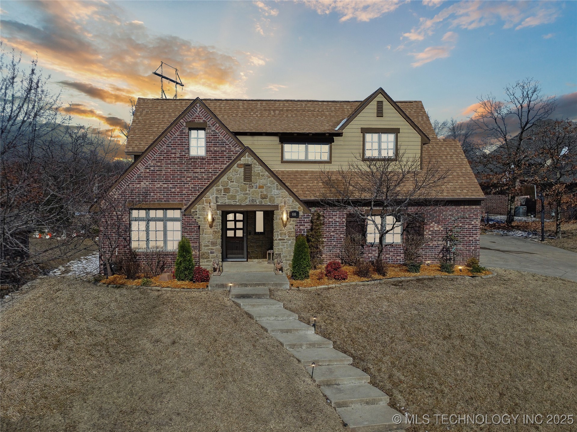 616 Cross Timbers Boulevard Property Photo