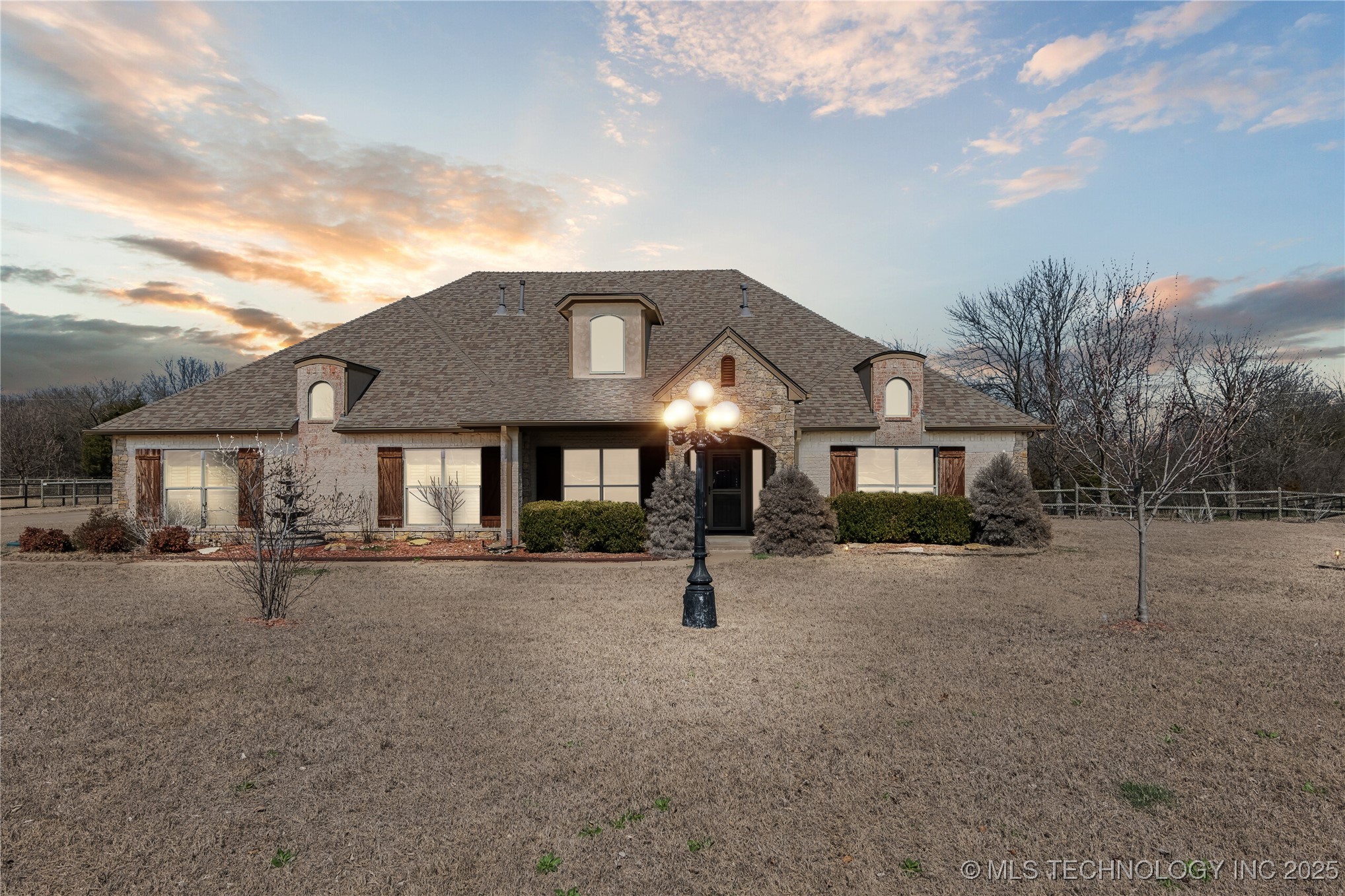 5135 E Hickory Bluff Drive Property Photo