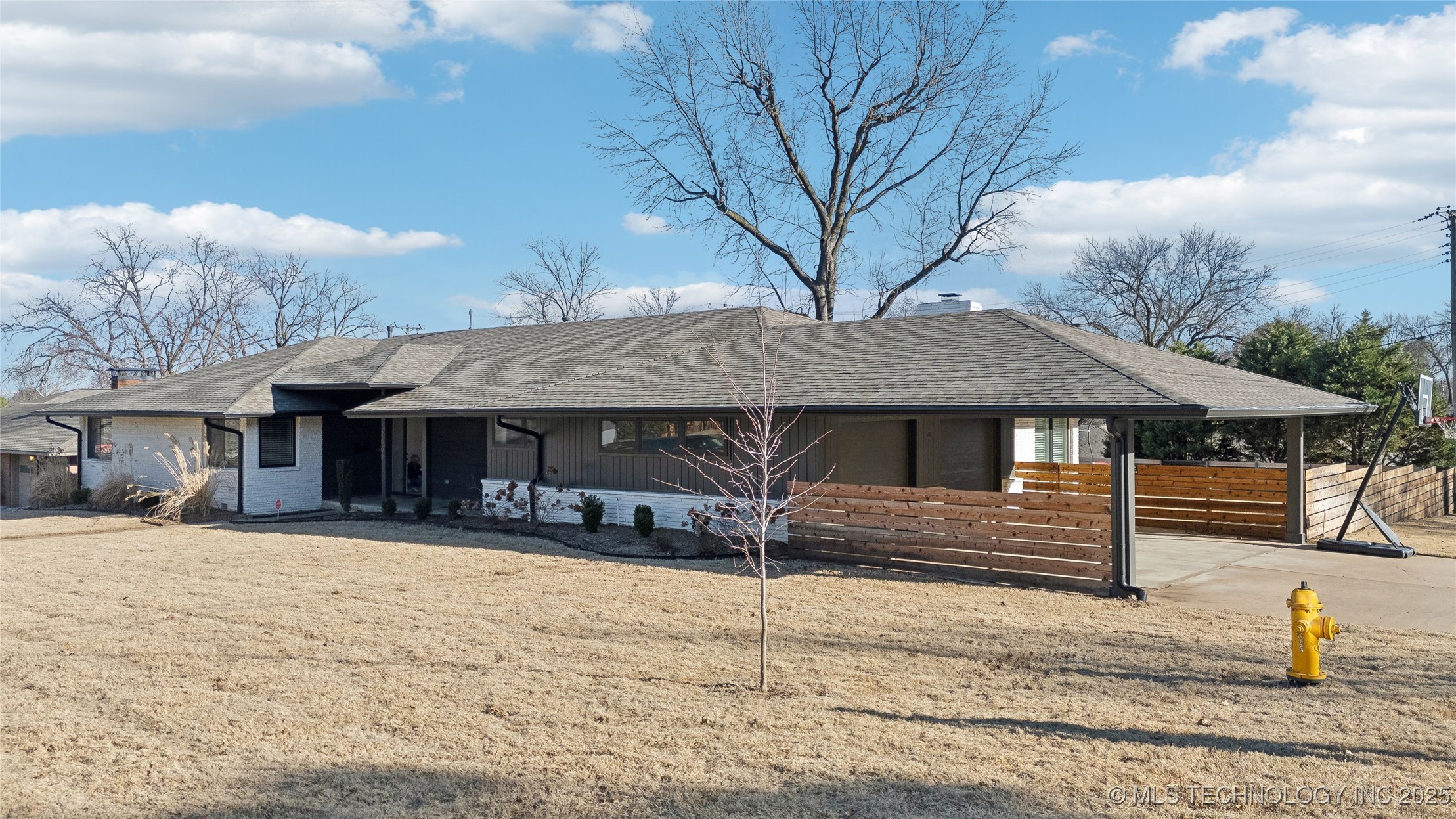 2808 E 37th Place Property Photo 4