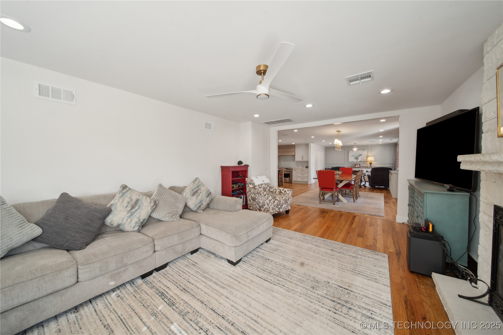 2808 E 37th Place Property Photo 25
