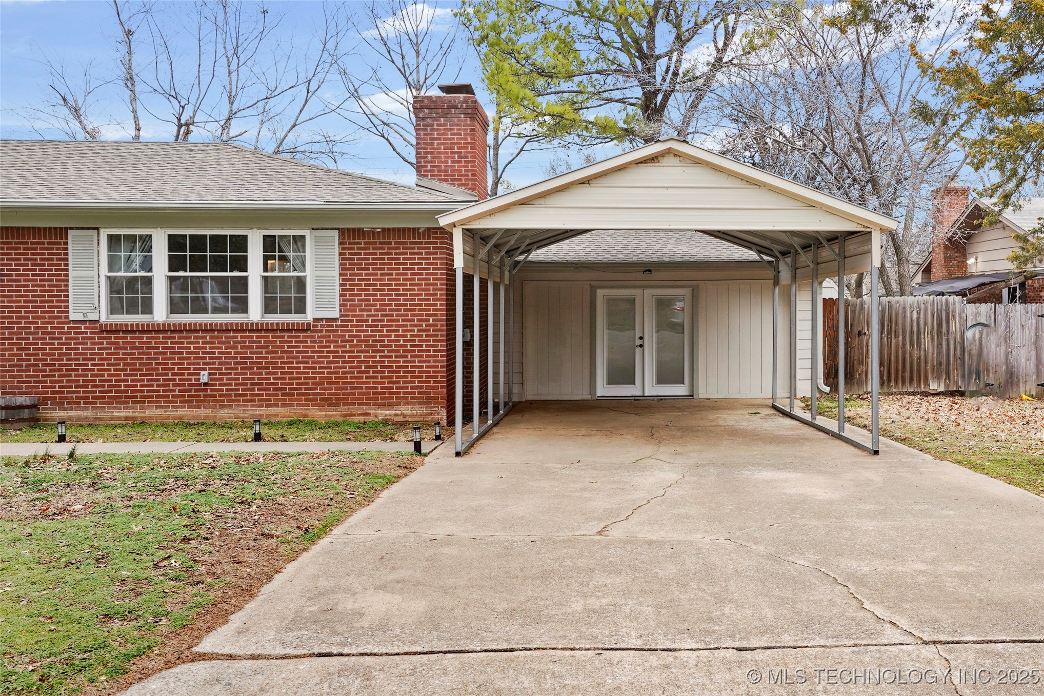 1905 S Fulton Avenue Property Photo 3