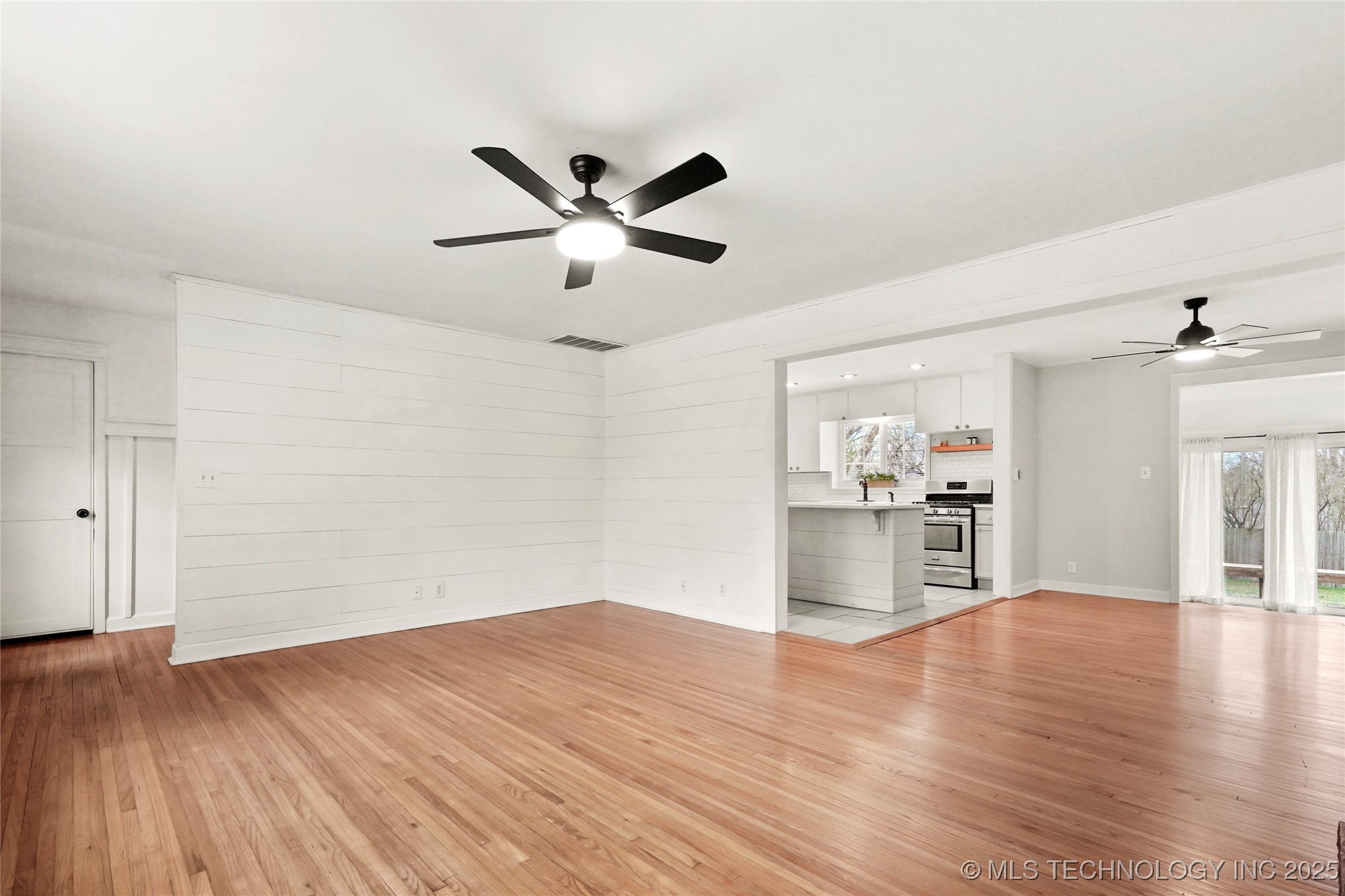 1905 S Fulton Avenue Property Photo 11
