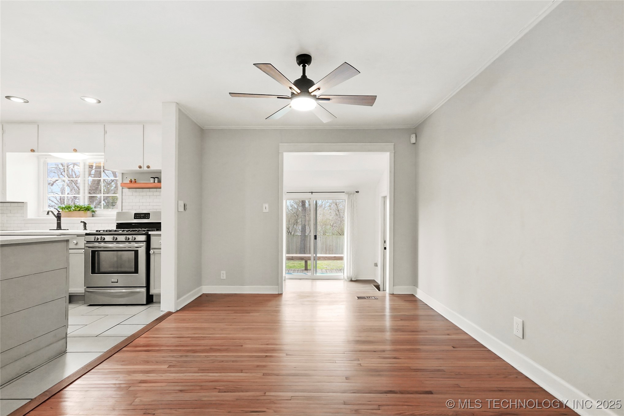 1905 S Fulton Avenue Property Photo 12