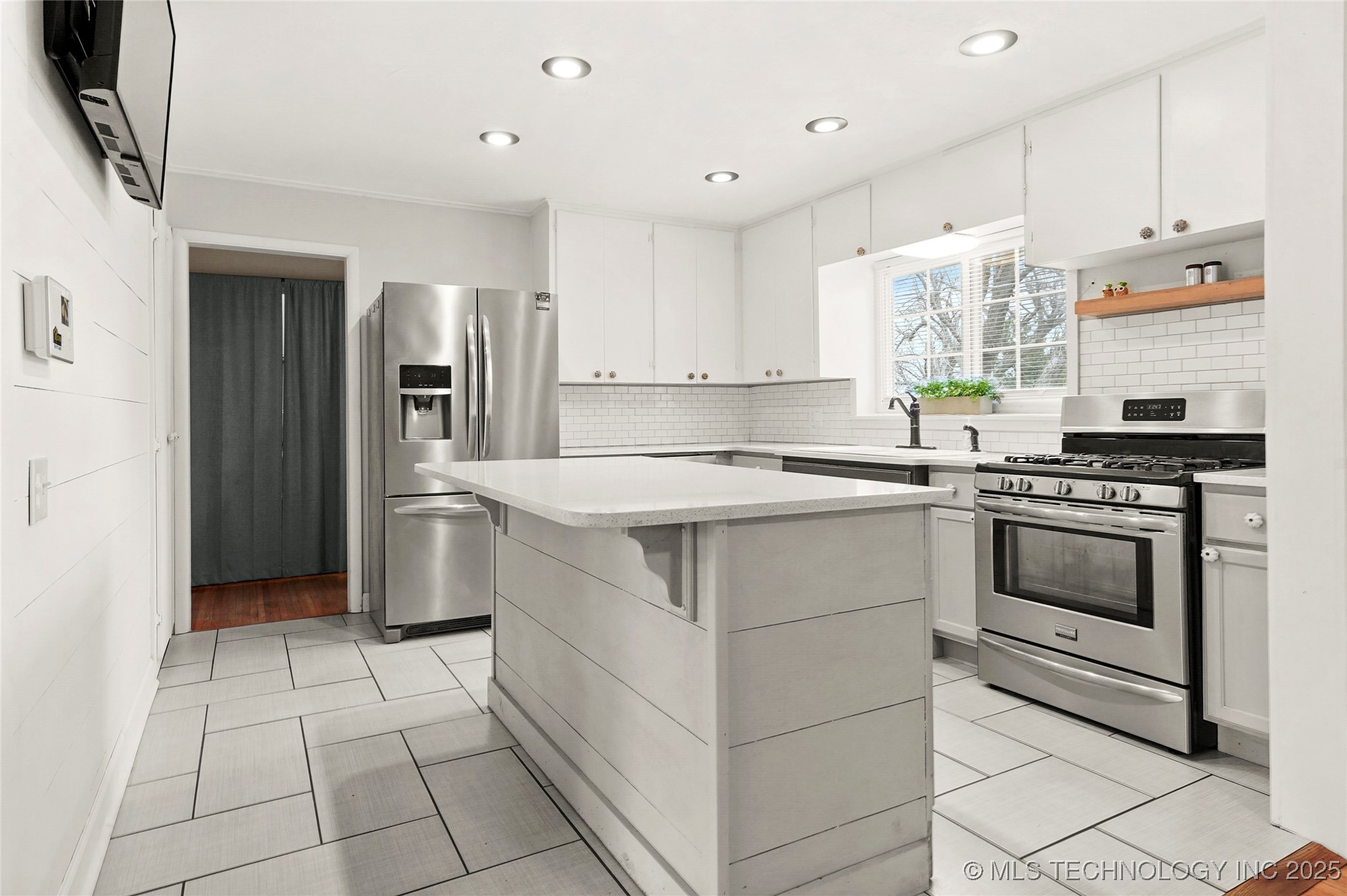 1905 S Fulton Avenue Property Photo 14