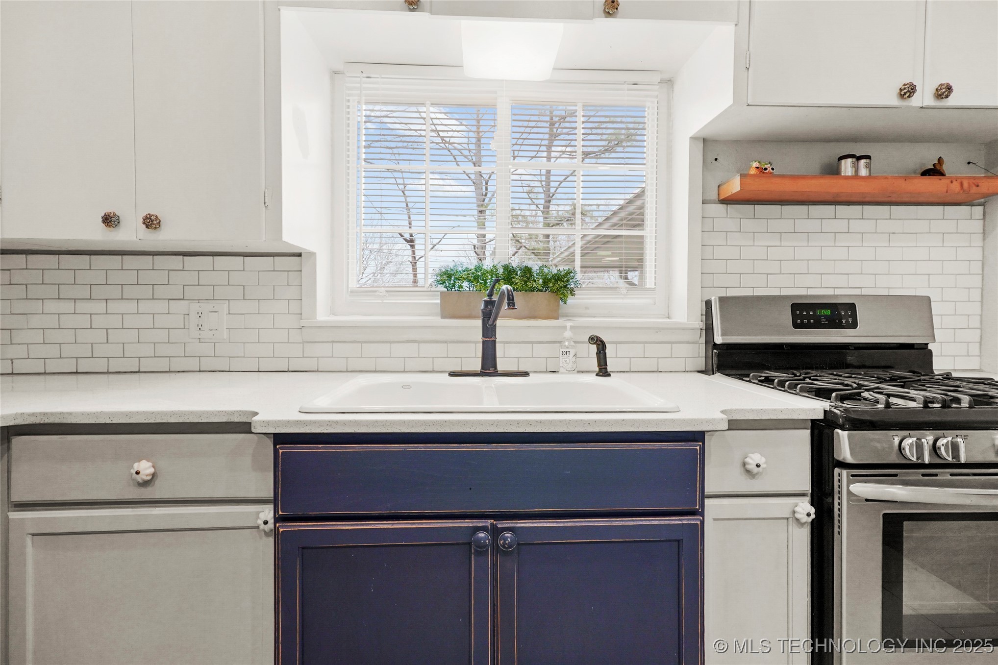 1905 S Fulton Avenue Property Photo 17