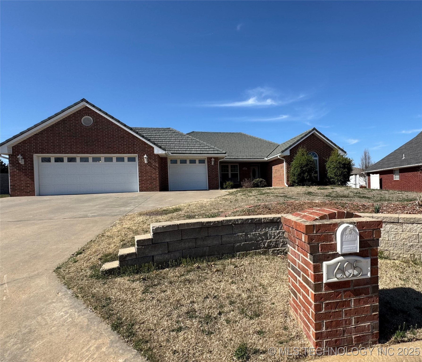 605 S Timberridge Drive Property Photo